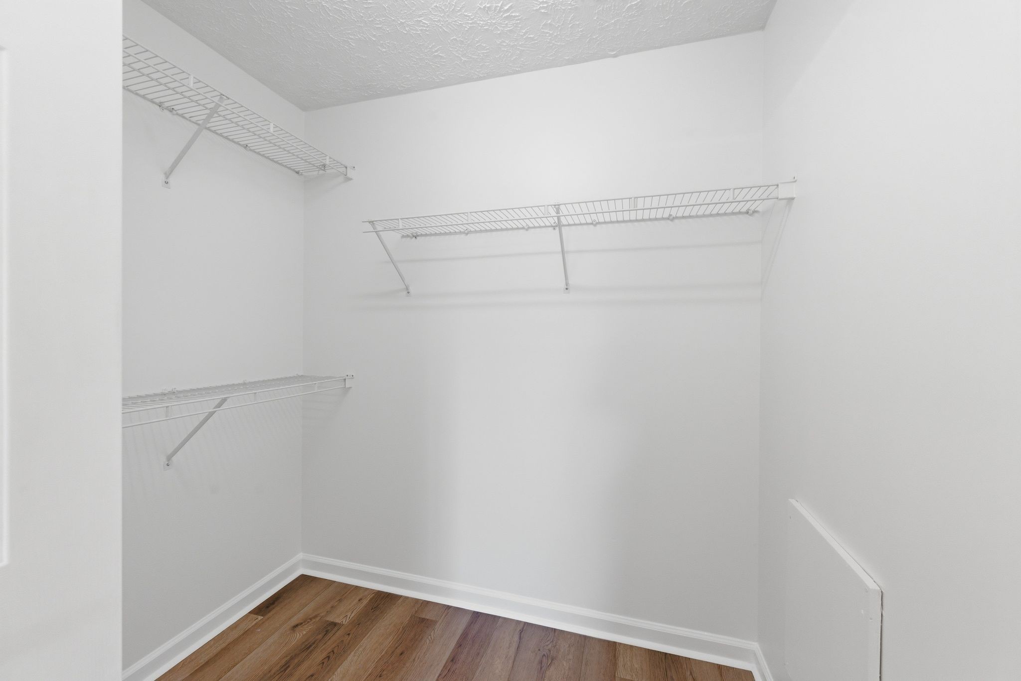 2711 Leesa Ann Ln