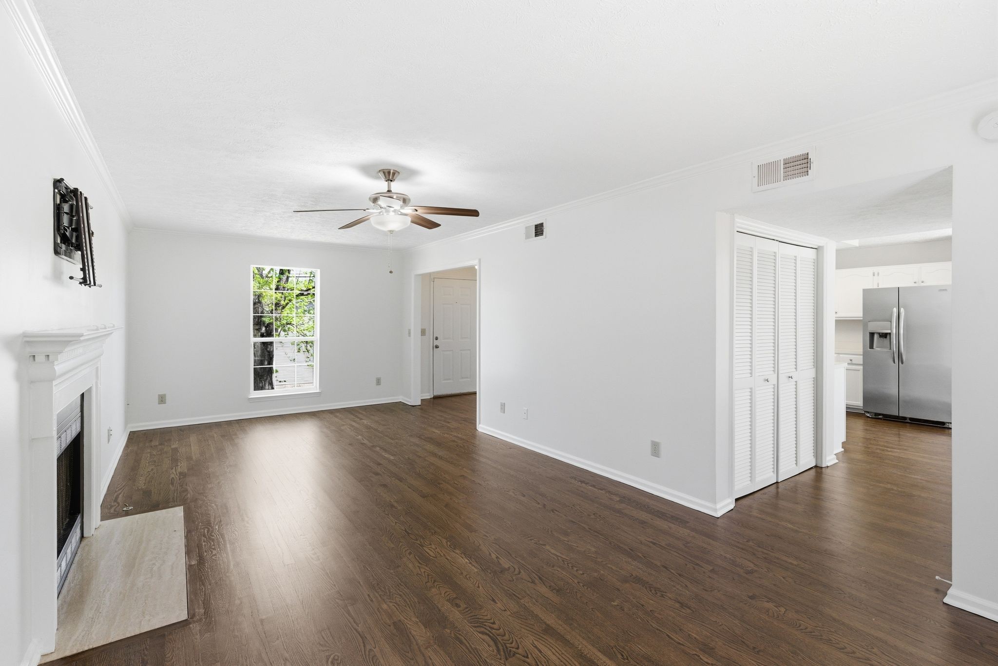 2711 Leesa Ann Ln