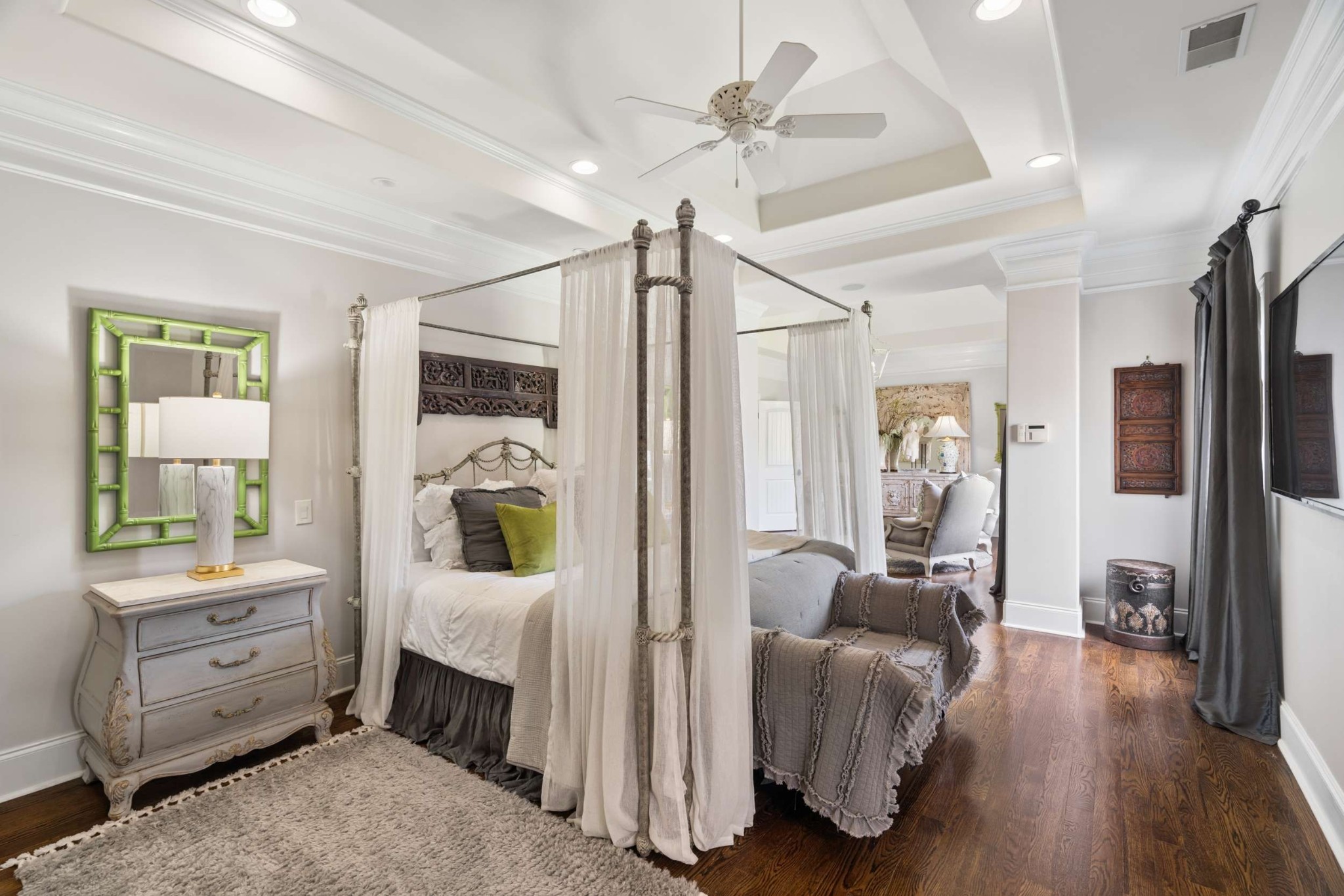 1060 Natchez Valley Ln