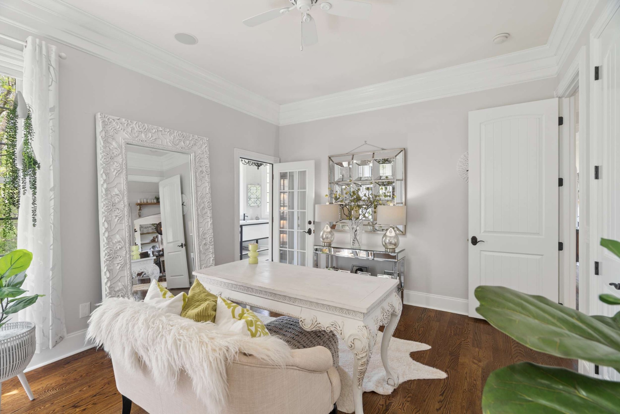 1060 Natchez Valley Ln