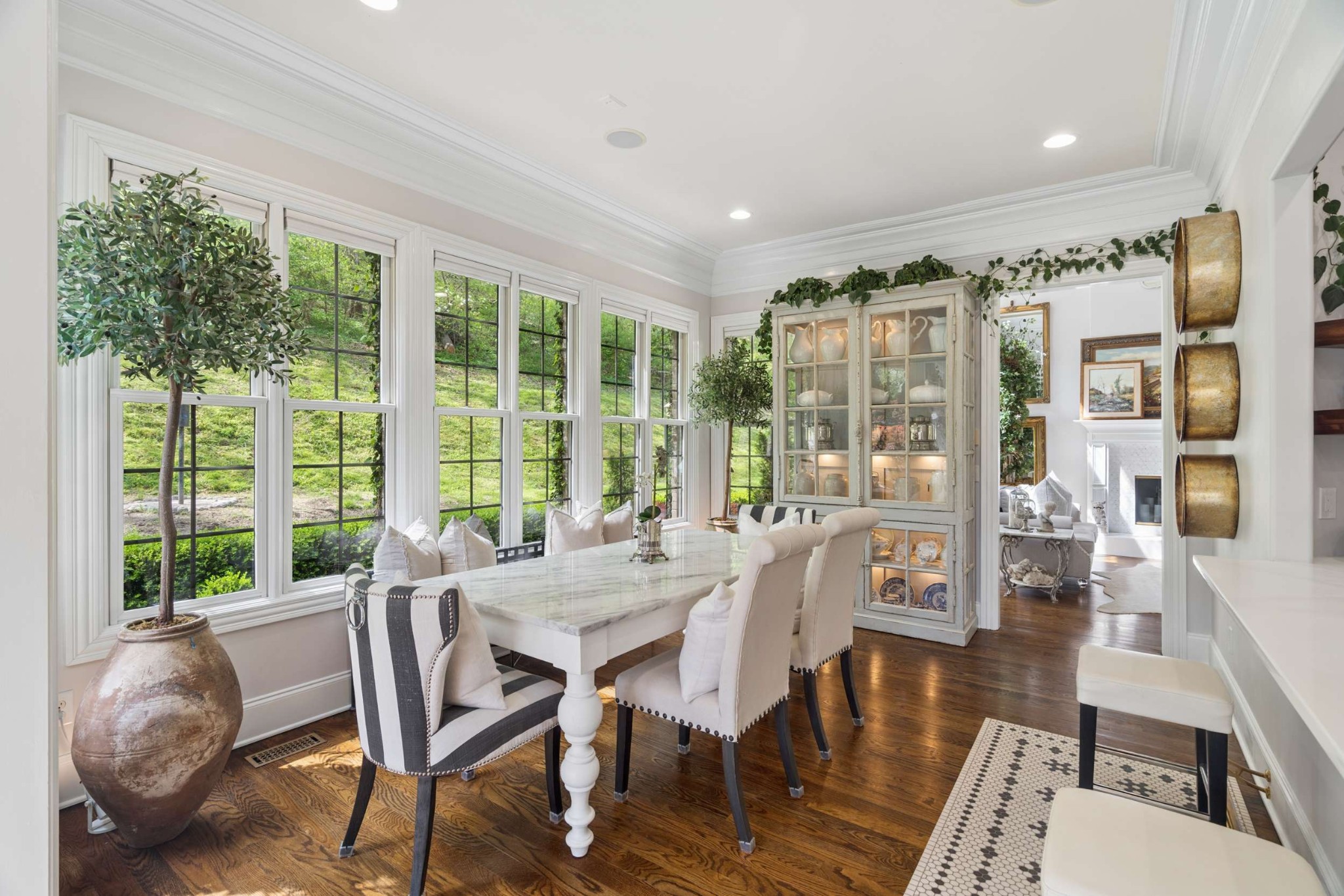 1060 Natchez Valley Ln