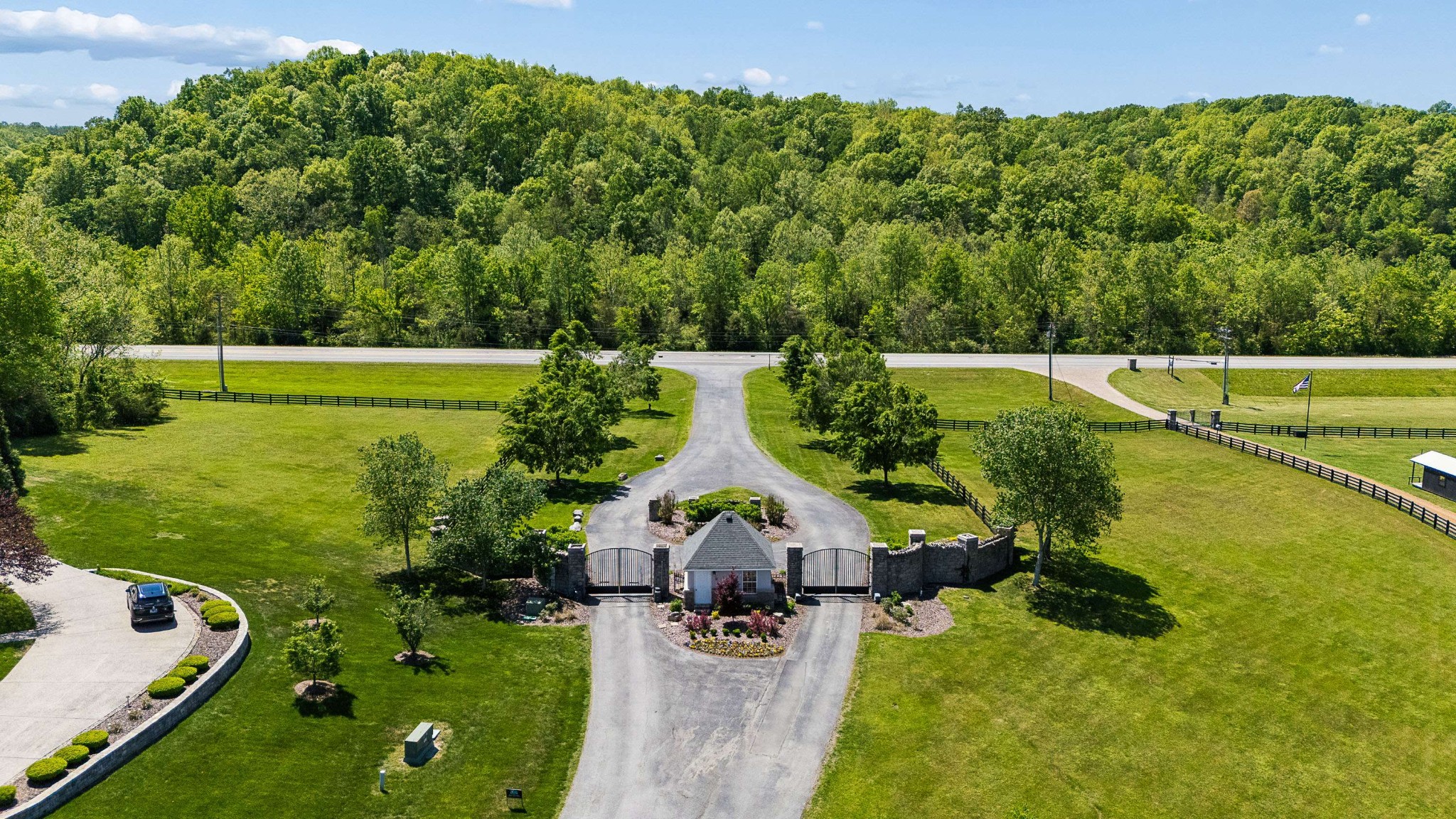 1060 Natchez Valley Ln