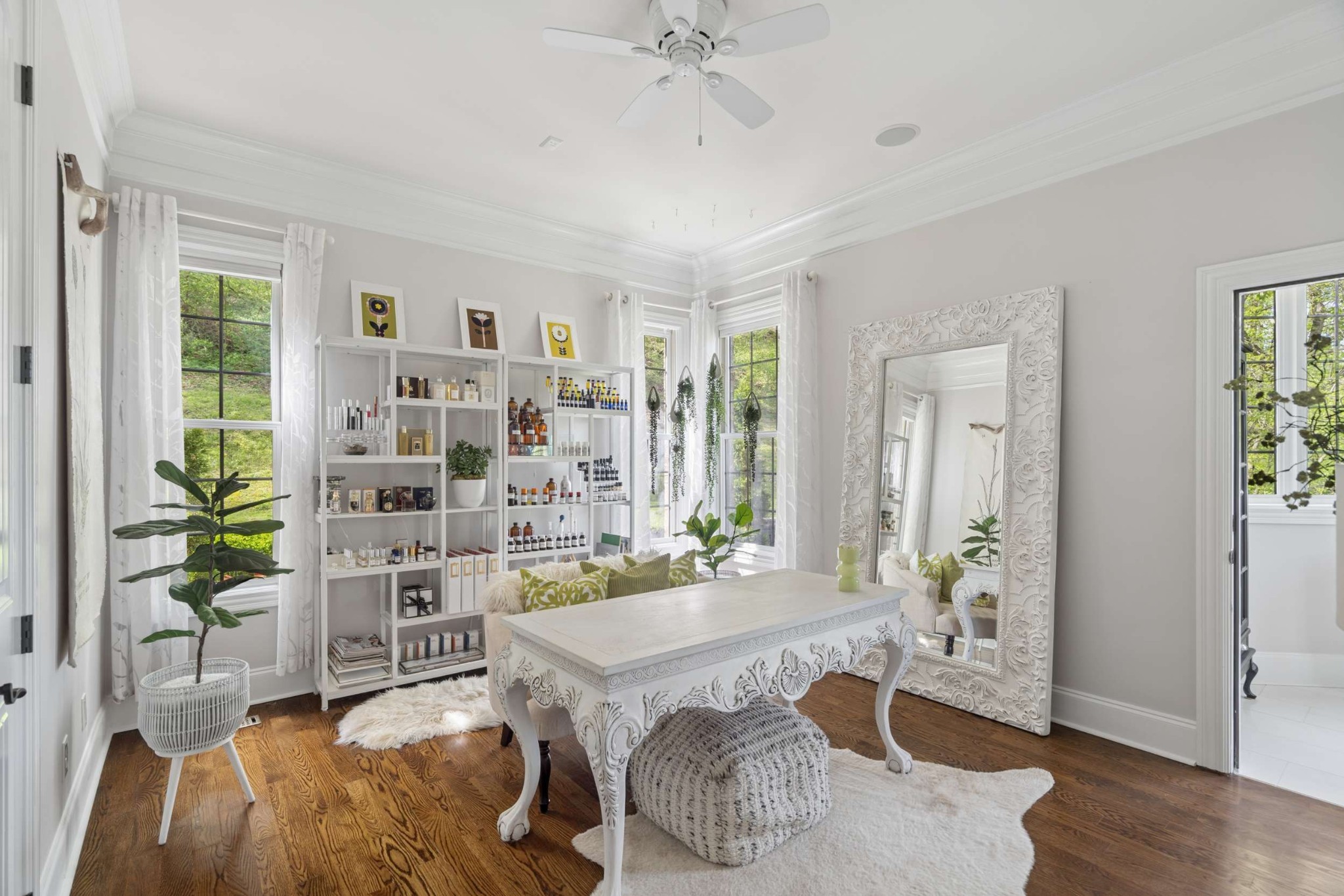 1060 Natchez Valley Ln