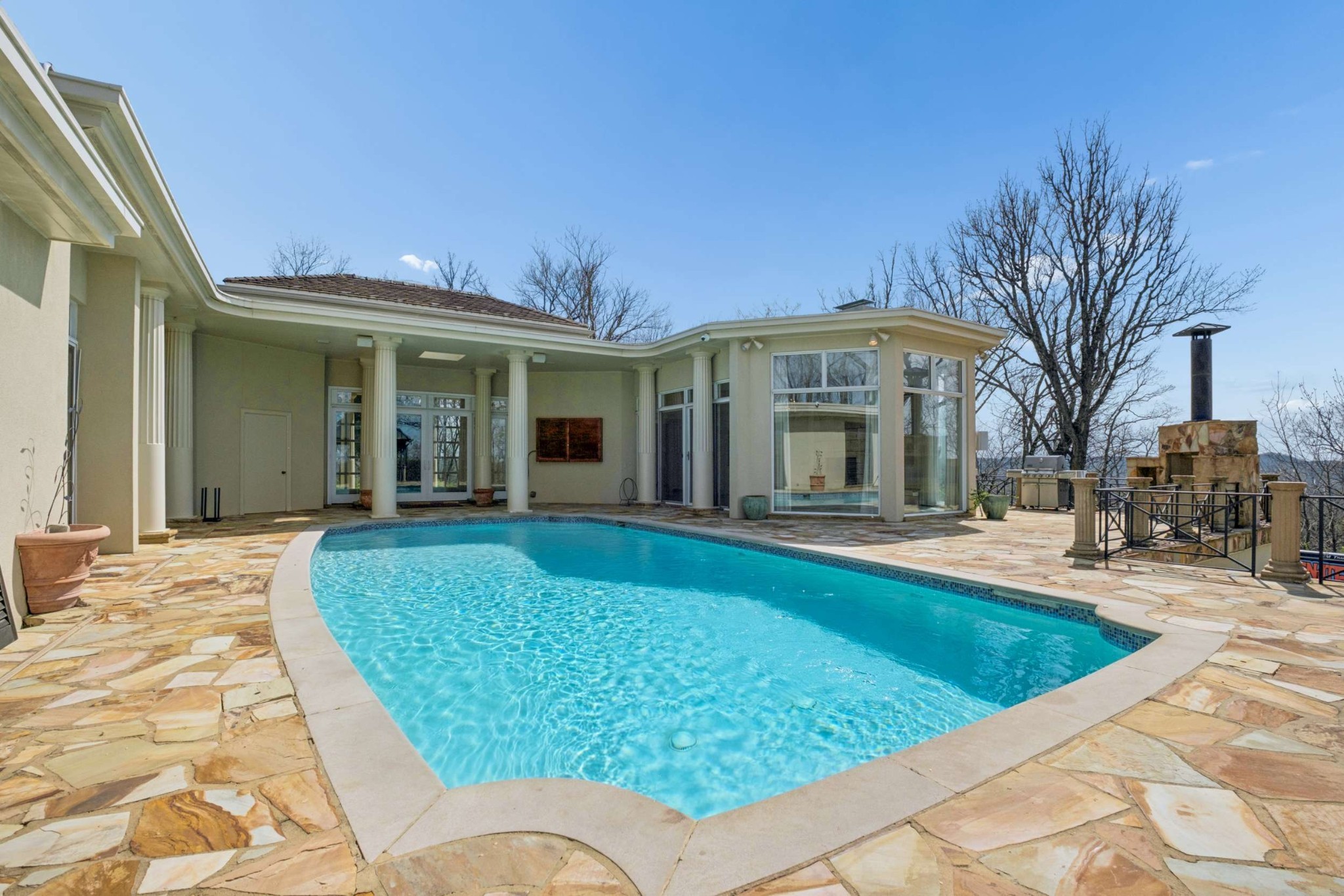 515 Hillwood Blvd