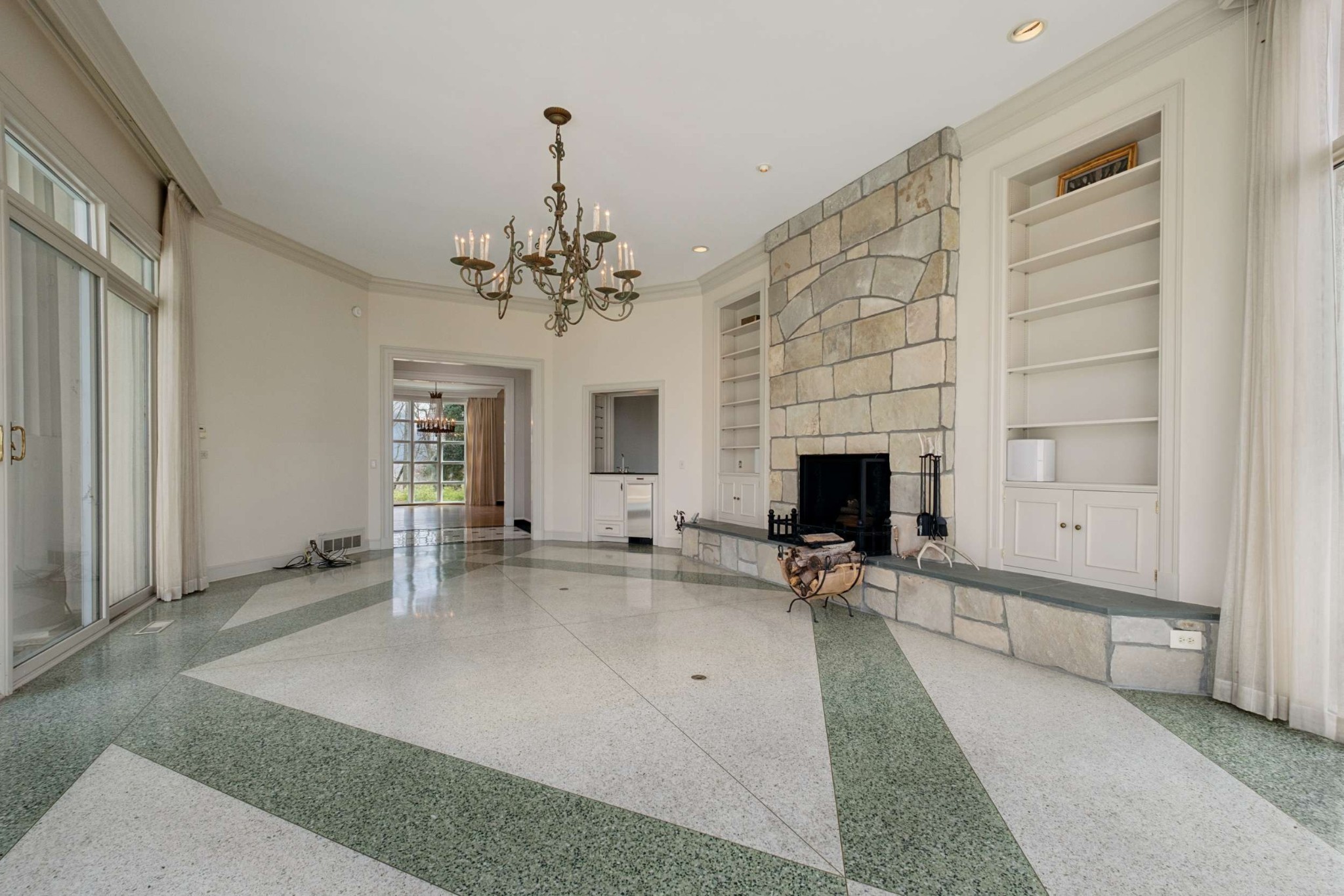 515 Hillwood Blvd