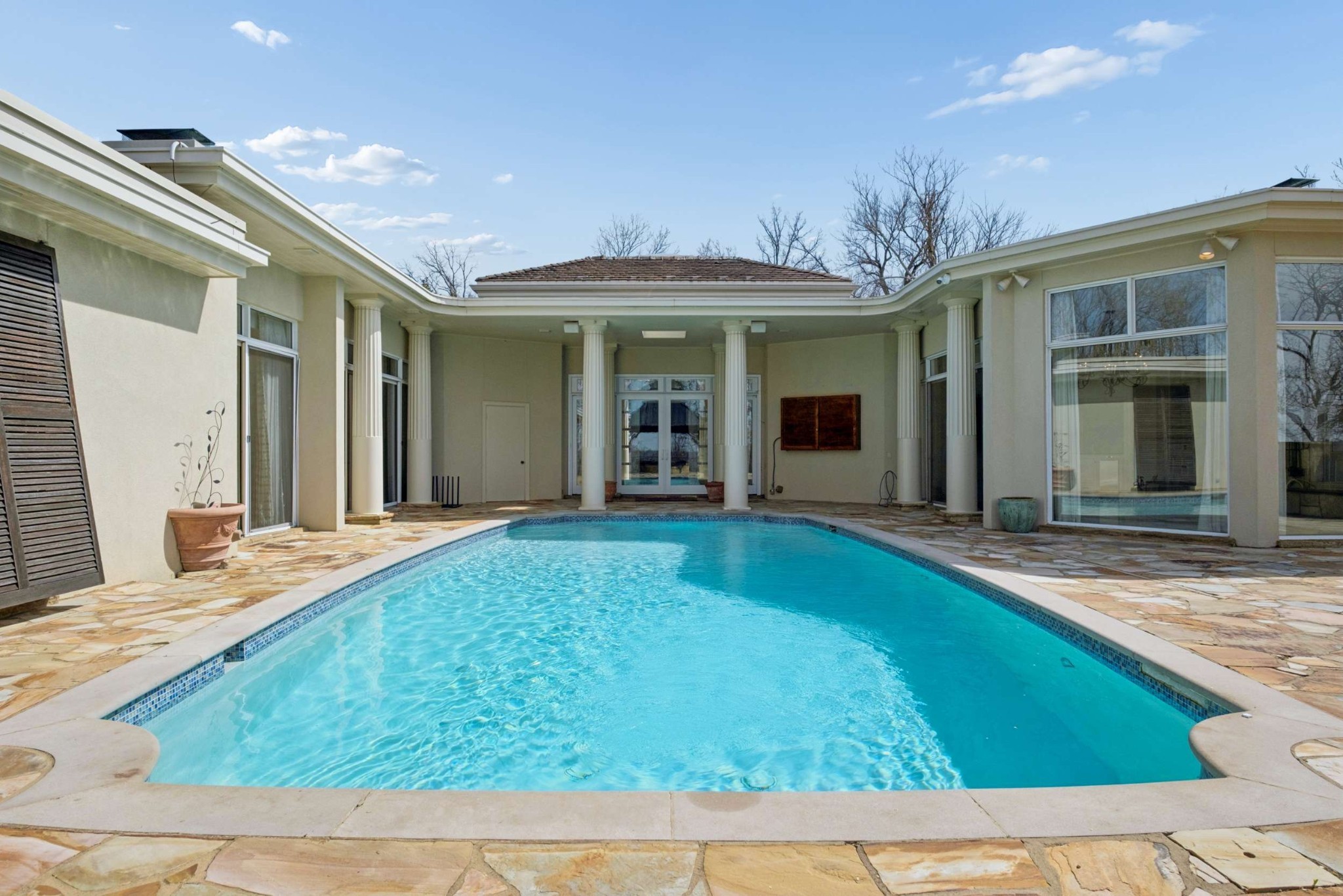 515 Hillwood Blvd