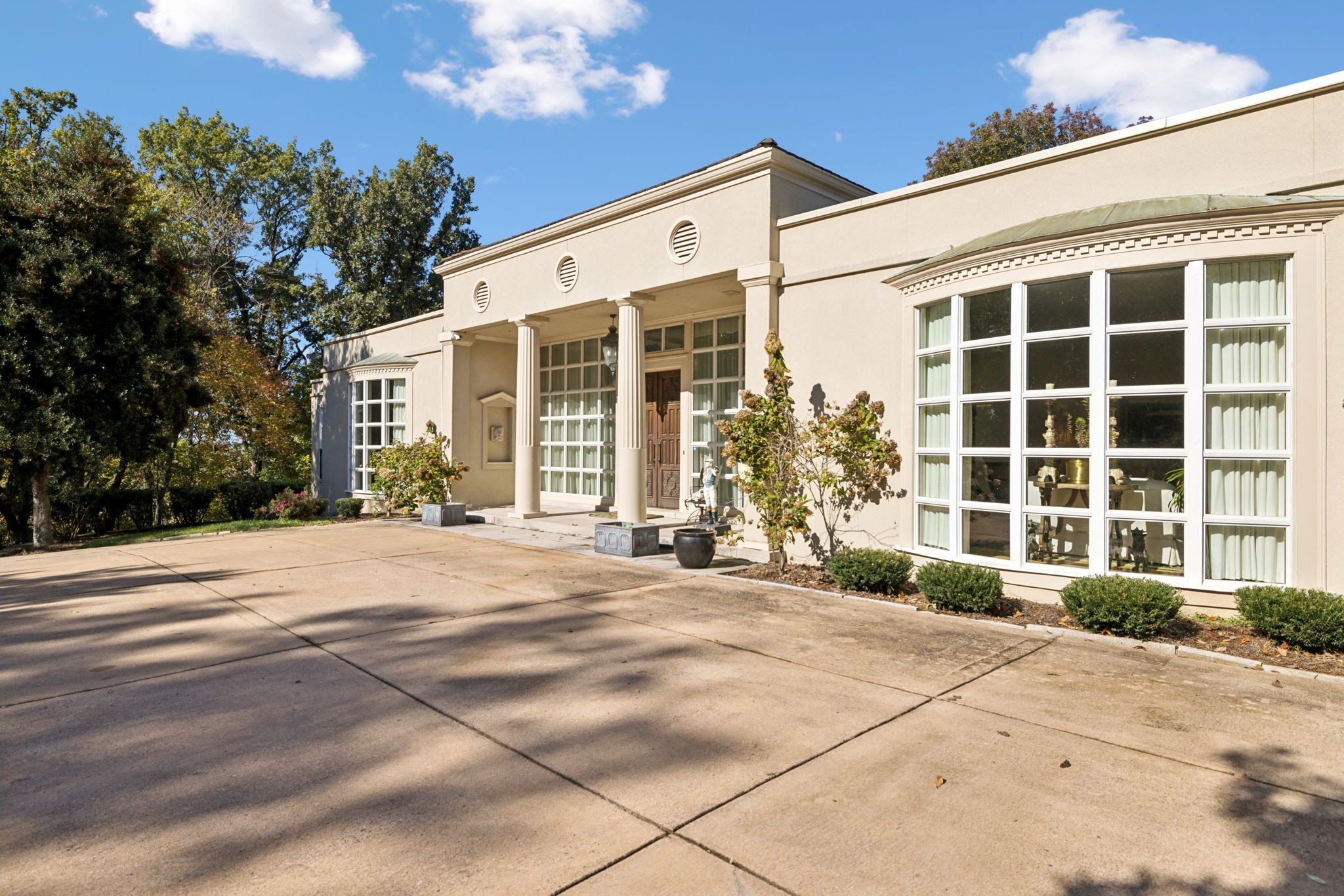 515 Hillwood Blvd