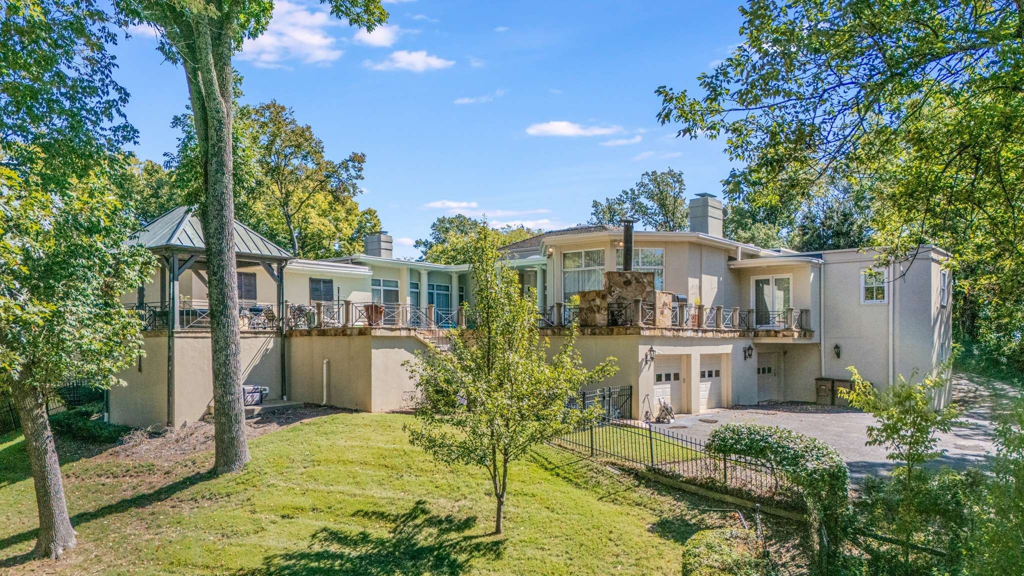 515 Hillwood Blvd