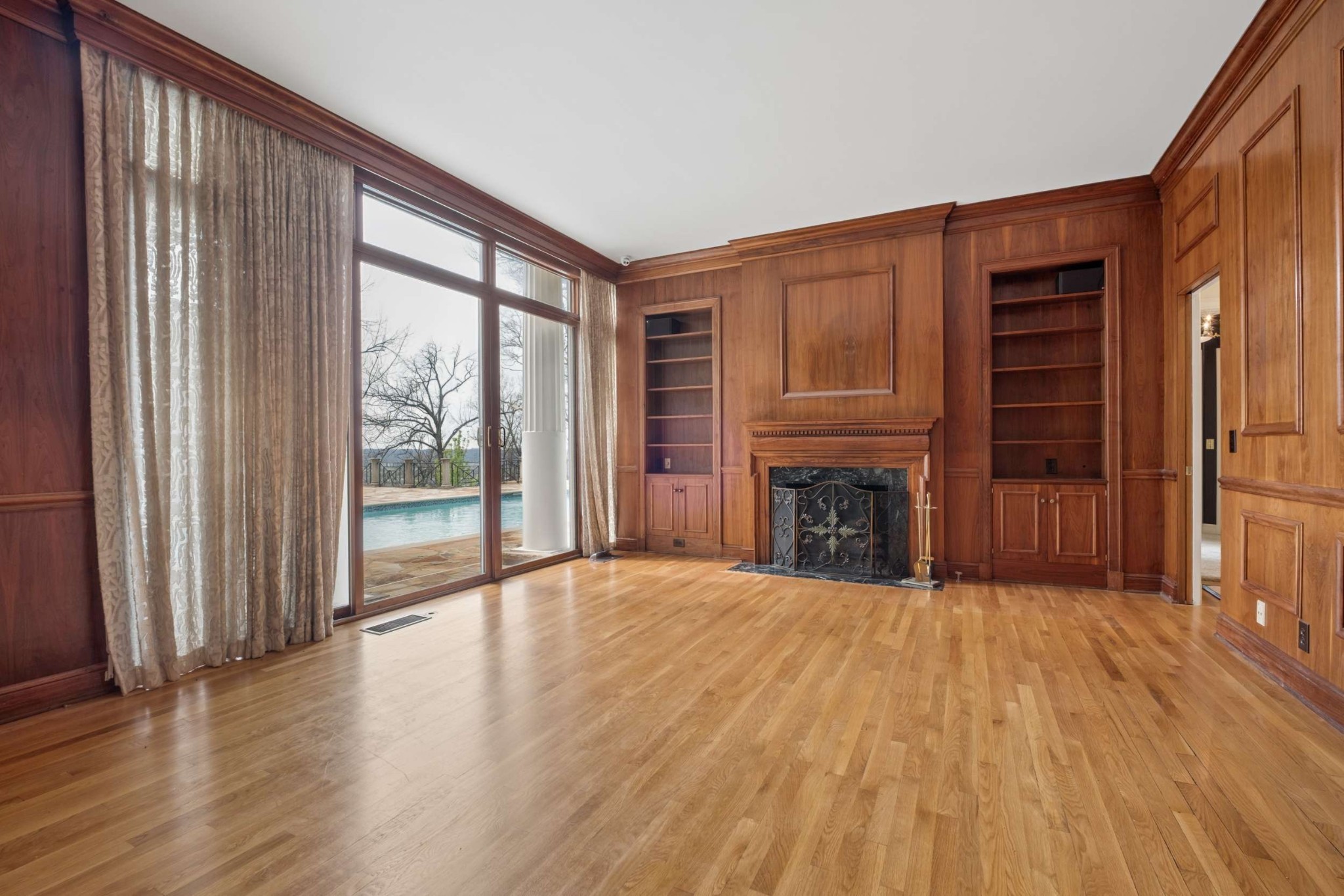 515 Hillwood Blvd