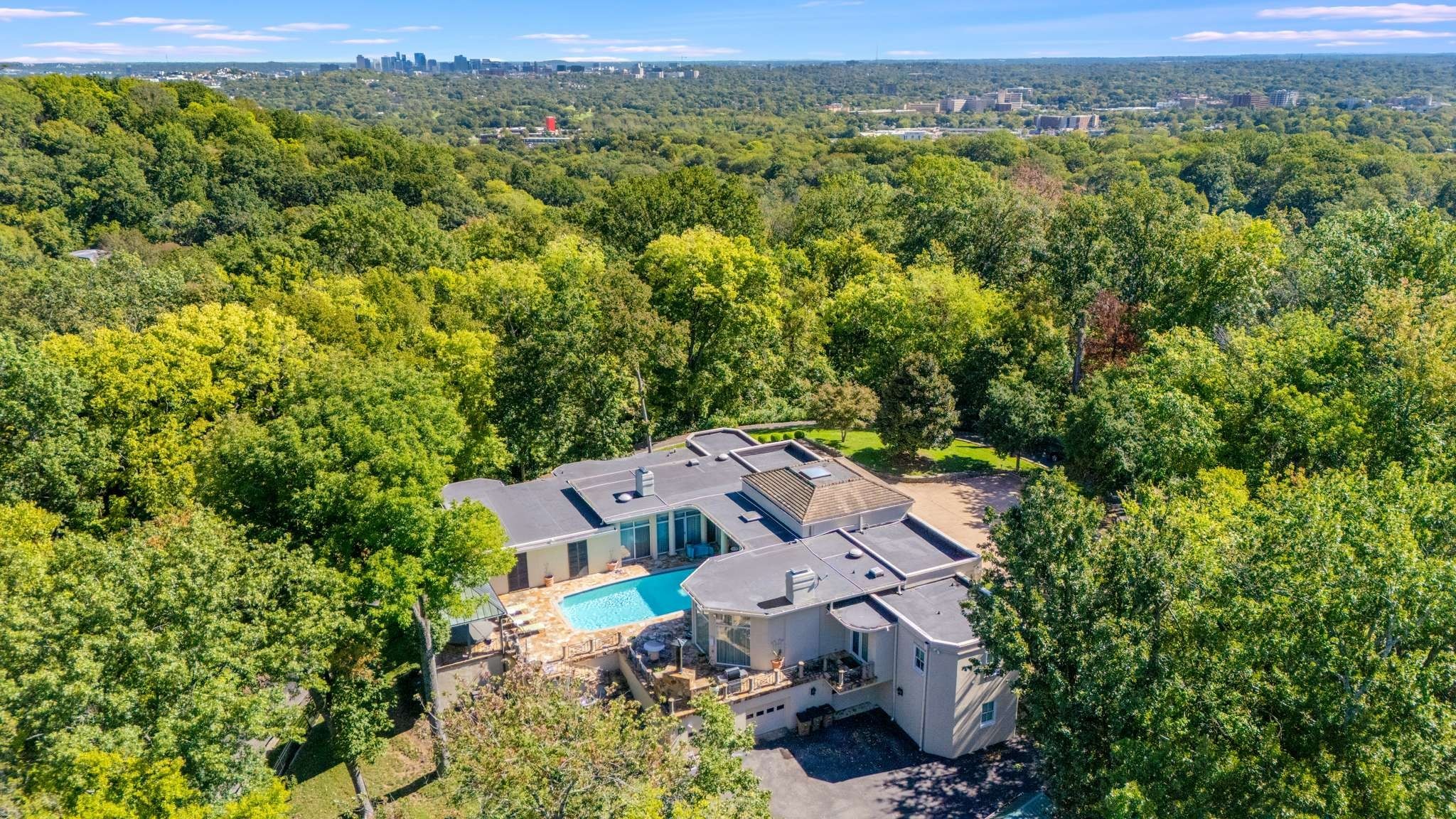 515 Hillwood Blvd
