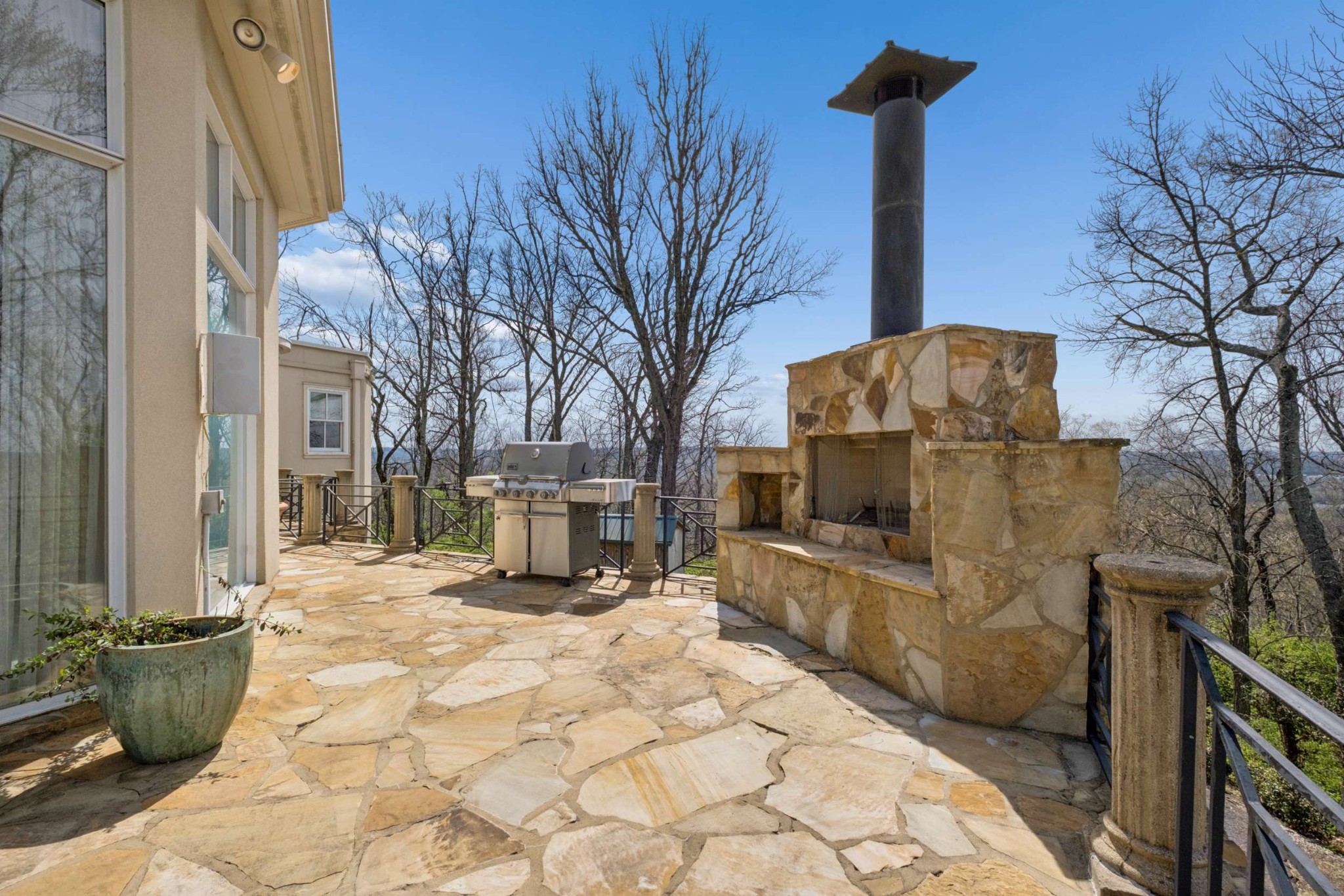 515 Hillwood Blvd