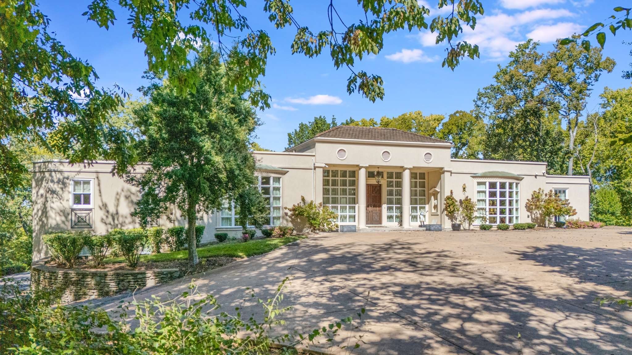 515 Hillwood Blvd