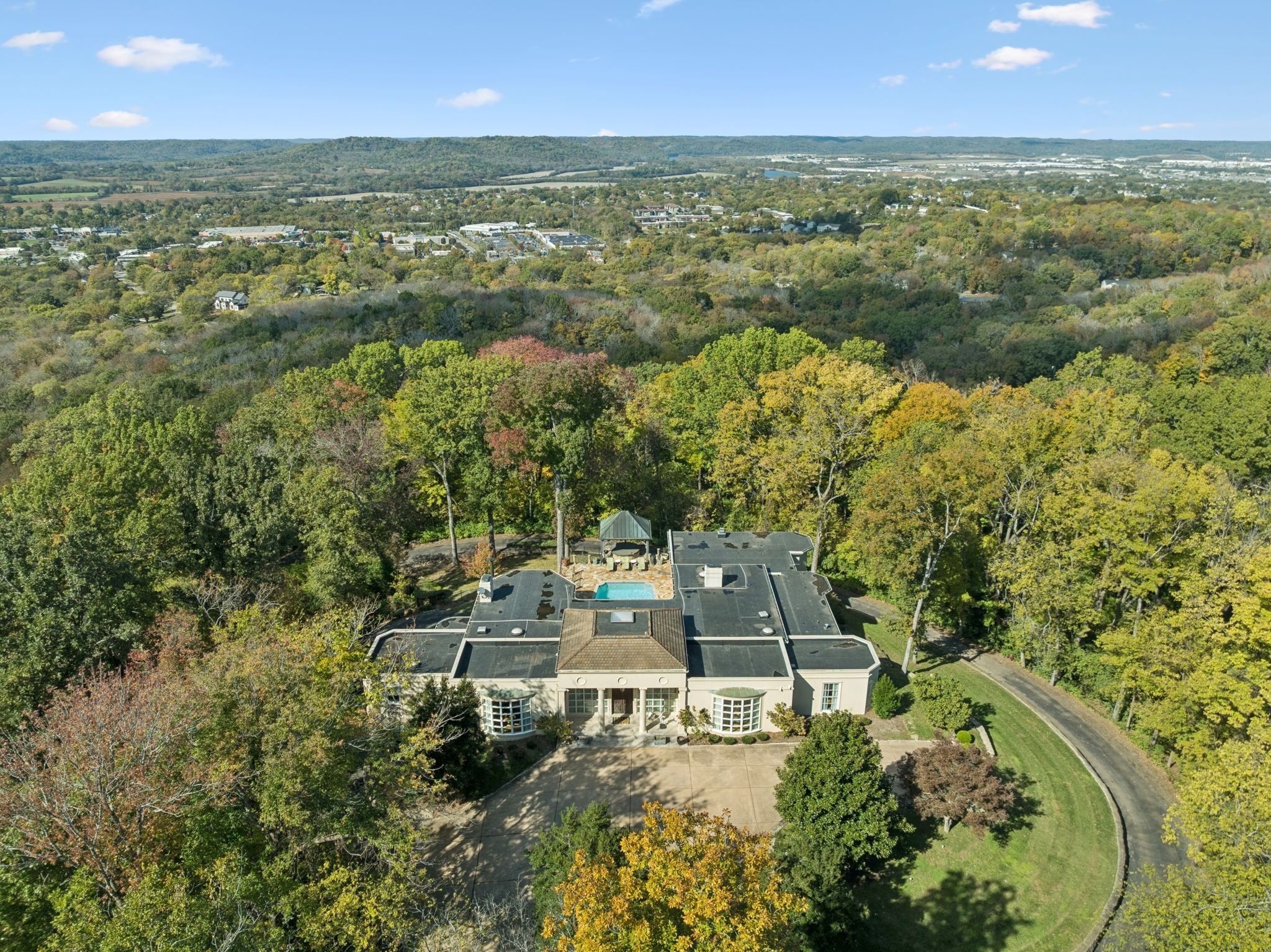 515 Hillwood Blvd