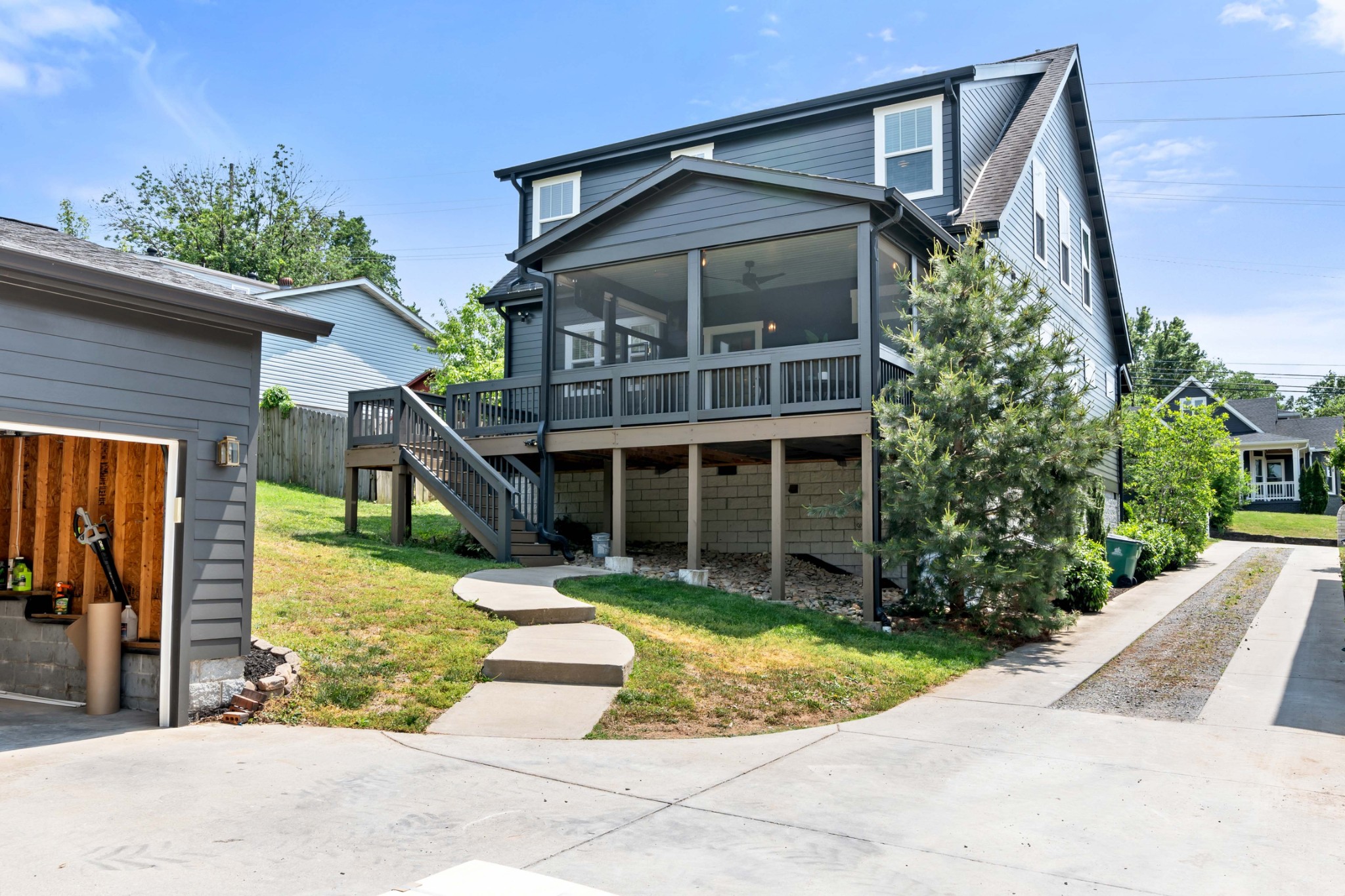 2107 Eastland Ave