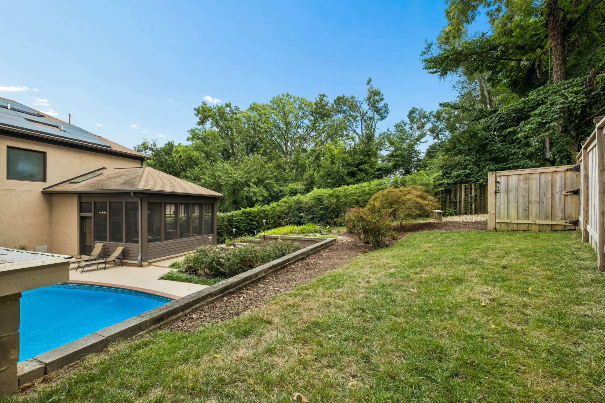 2115 Sharondale Dr