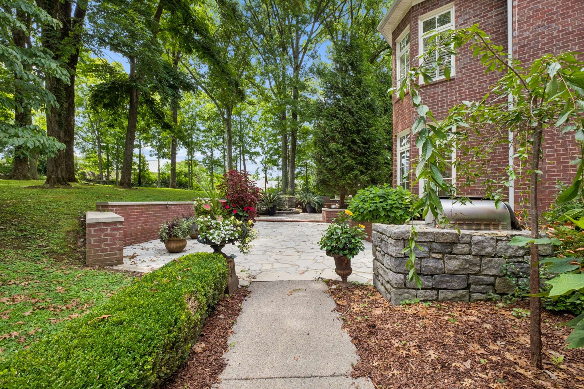 943 Oak Valley Ln