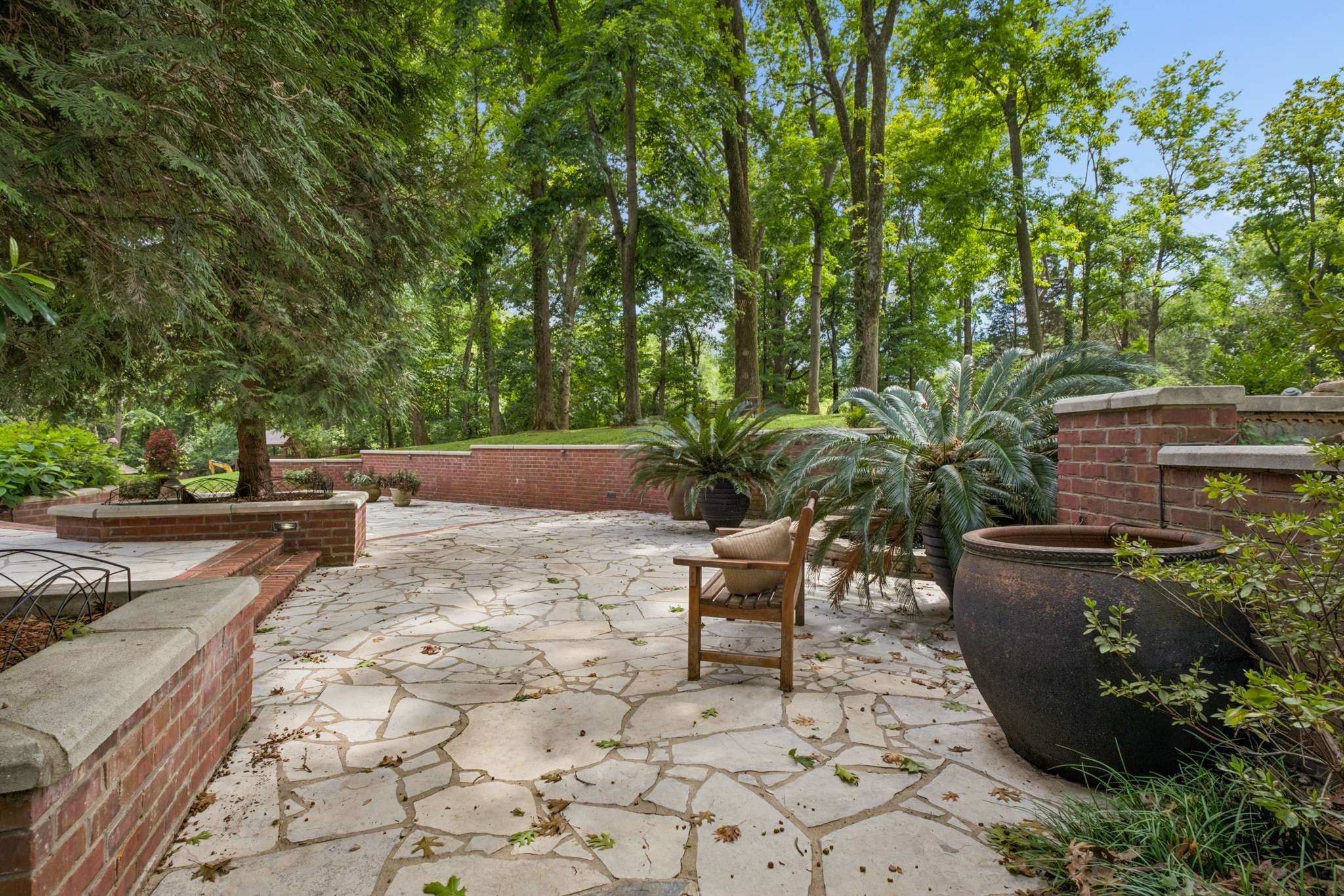 943 Oak Valley Ln