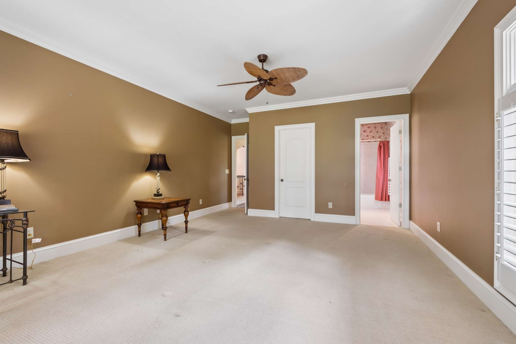943 Oak Valley Ln