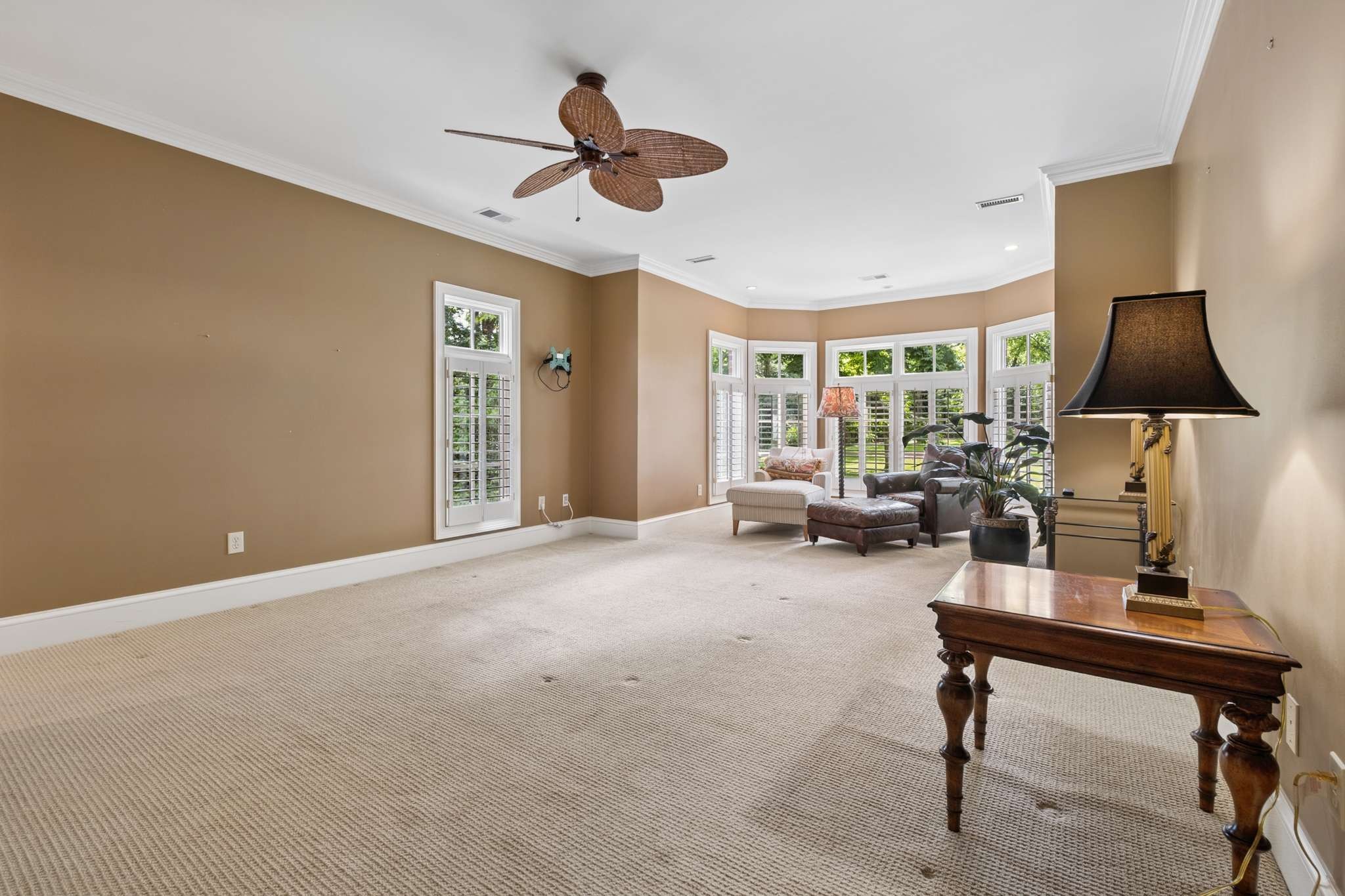 943 Oak Valley Ln