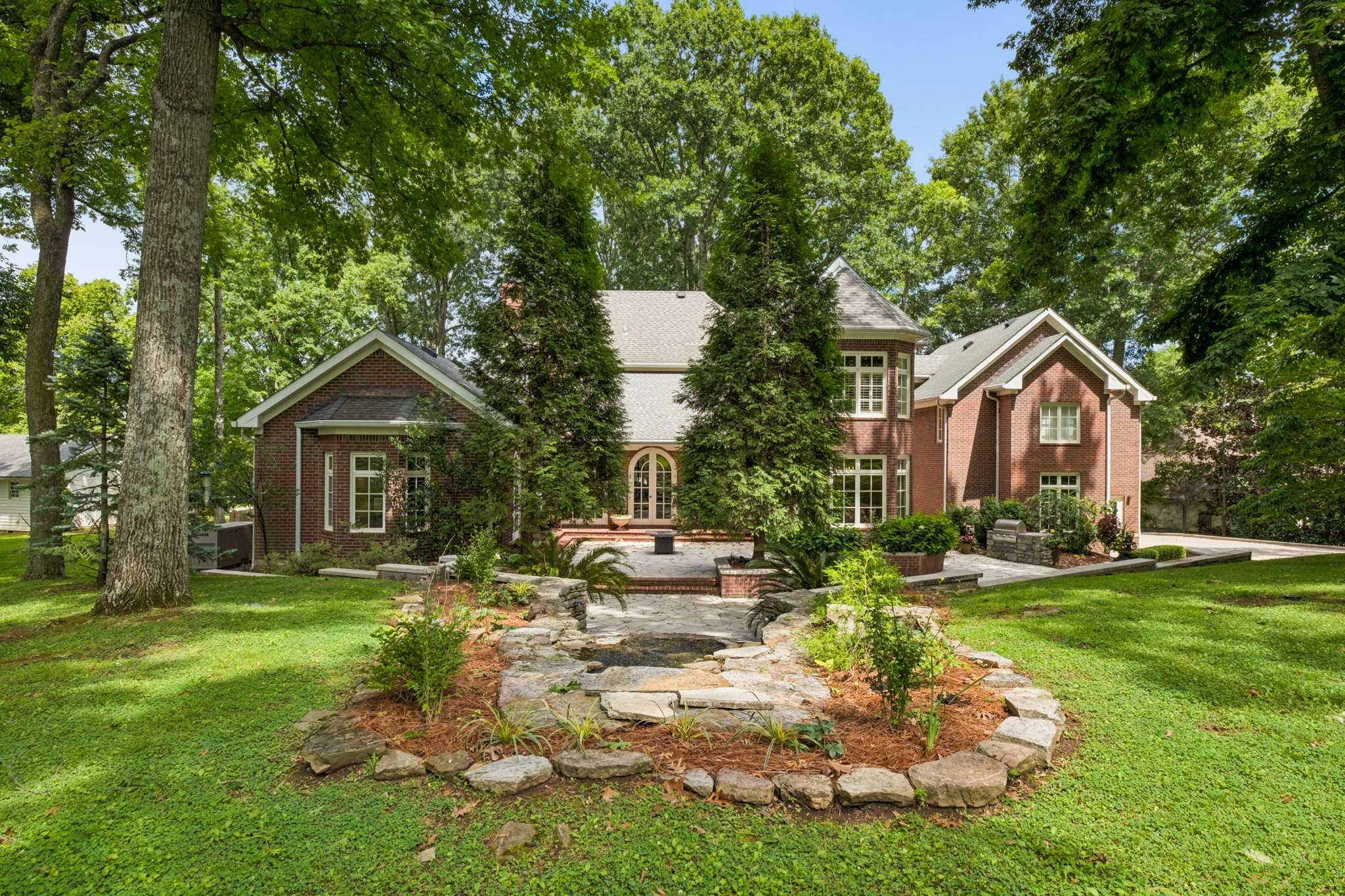 943 Oak Valley Ln