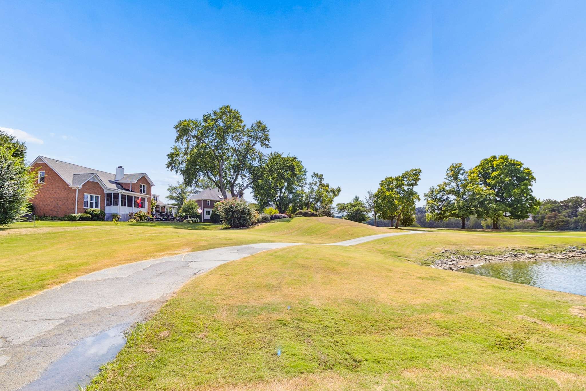 936 Riverview Dr