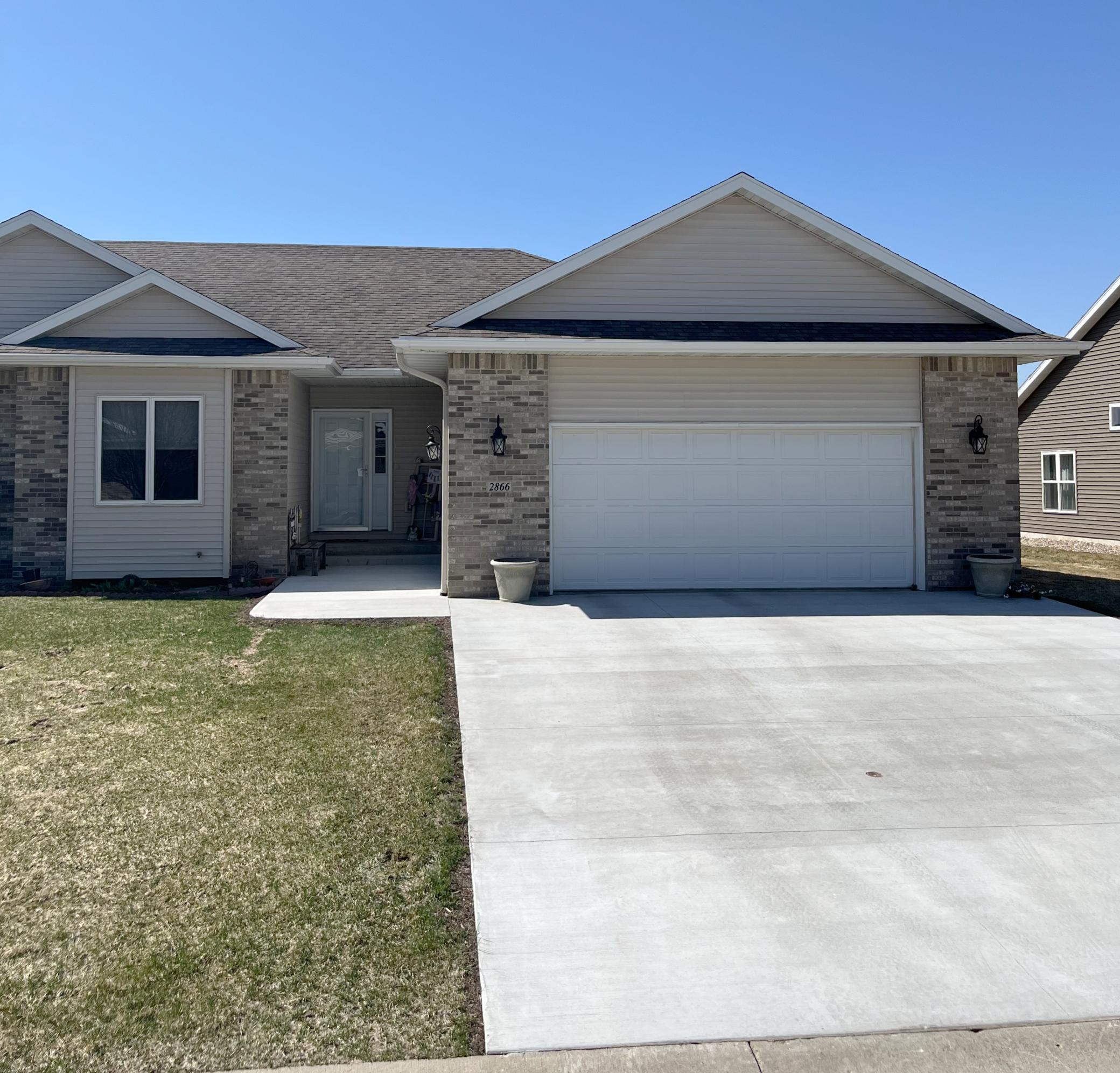 2866 Meadowview Lane NE