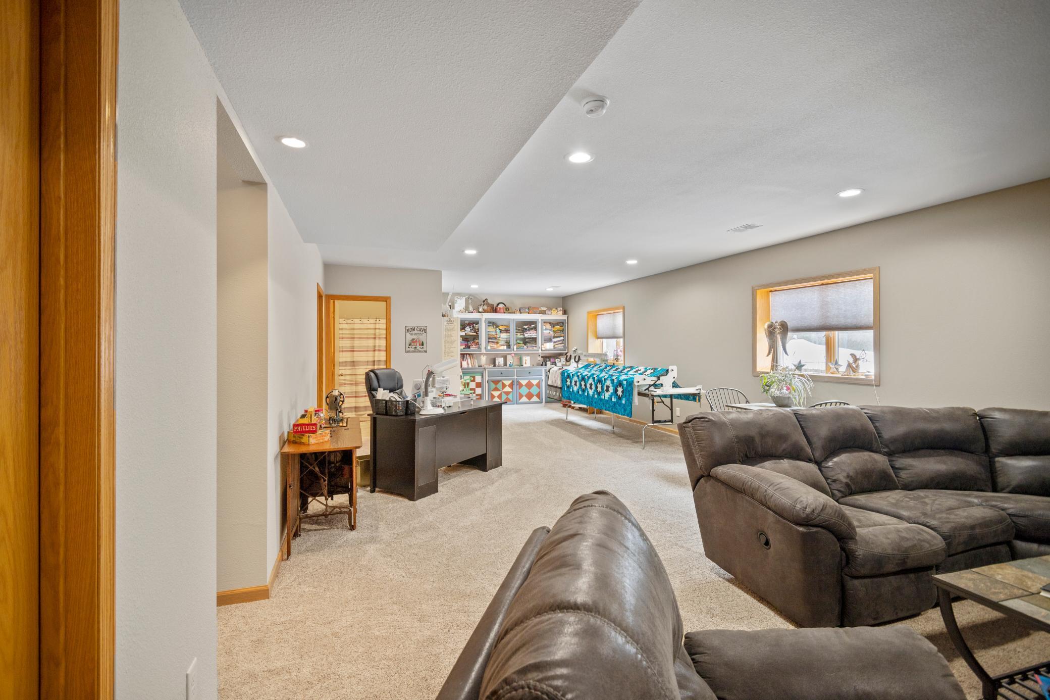 2866 Meadowview Lane NE