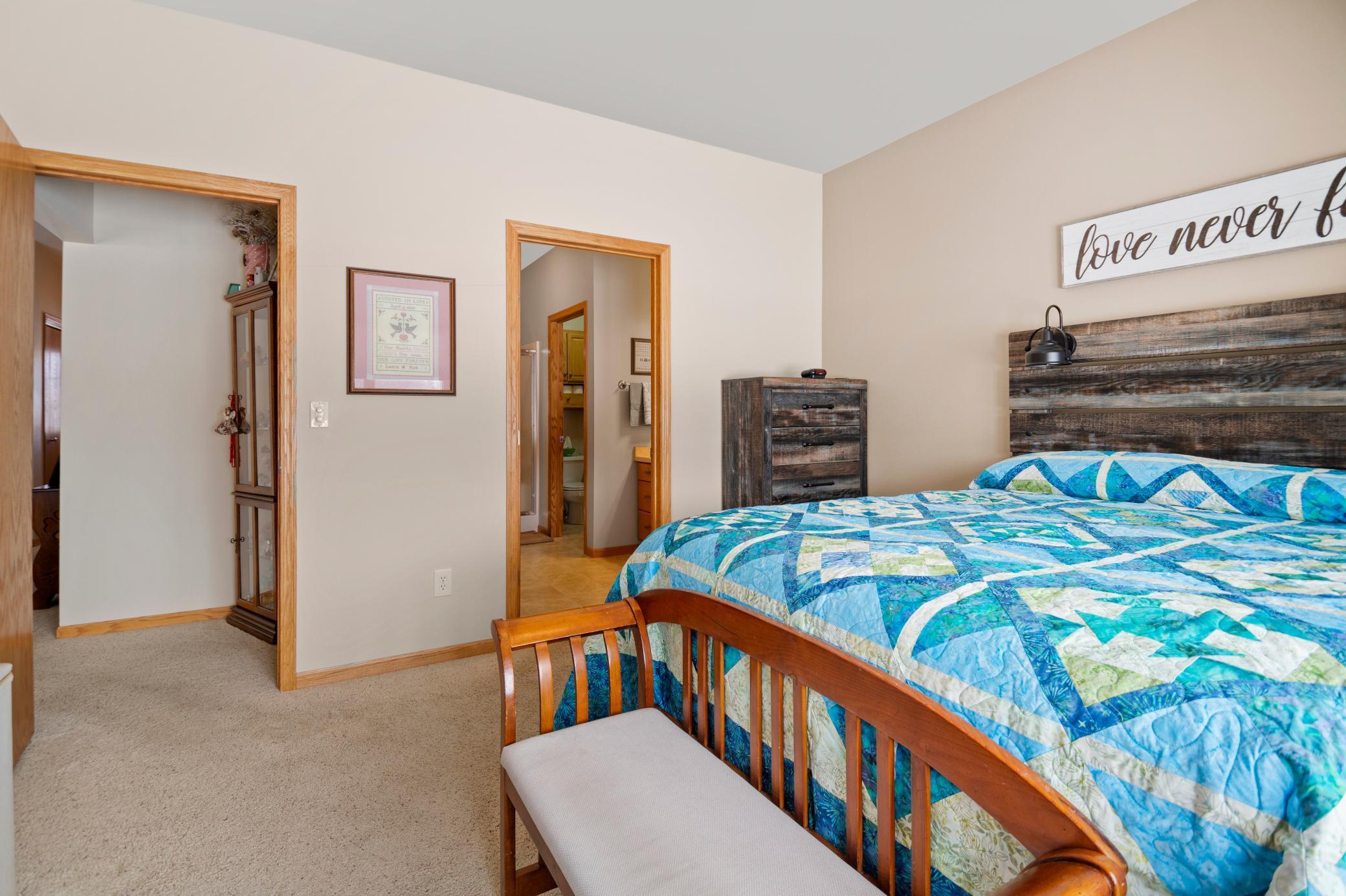 2866 Meadowview Lane NE
