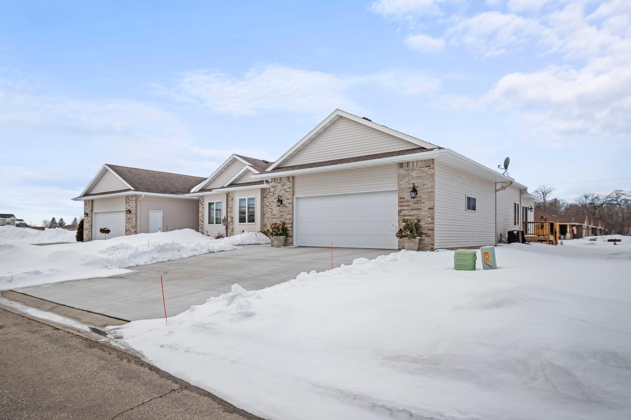 2866 Meadowview Lane NE