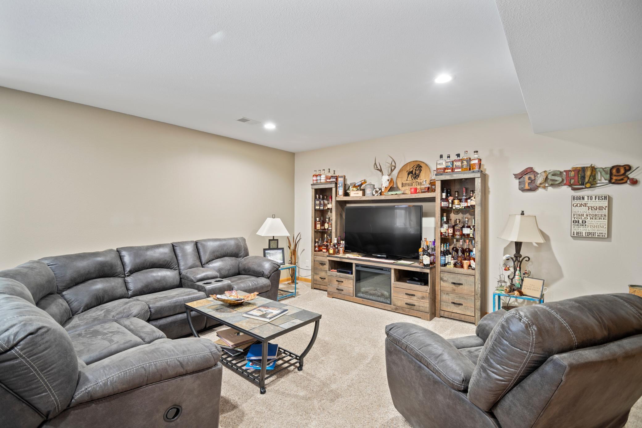 2866 Meadowview Lane NE