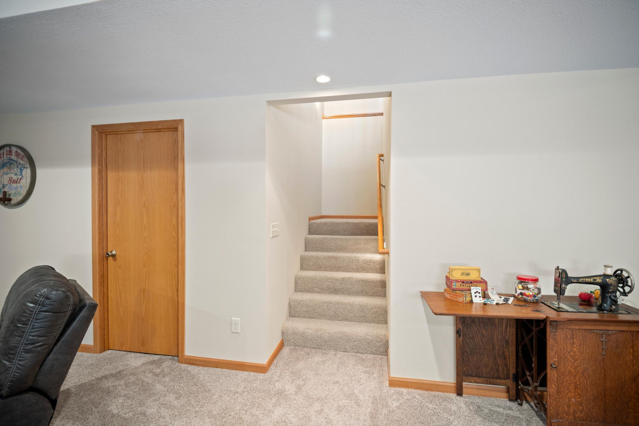 2866 Meadowview Lane NE