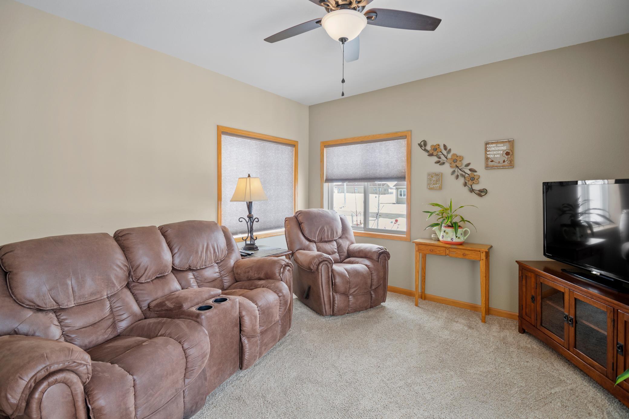2866 Meadowview Lane NE