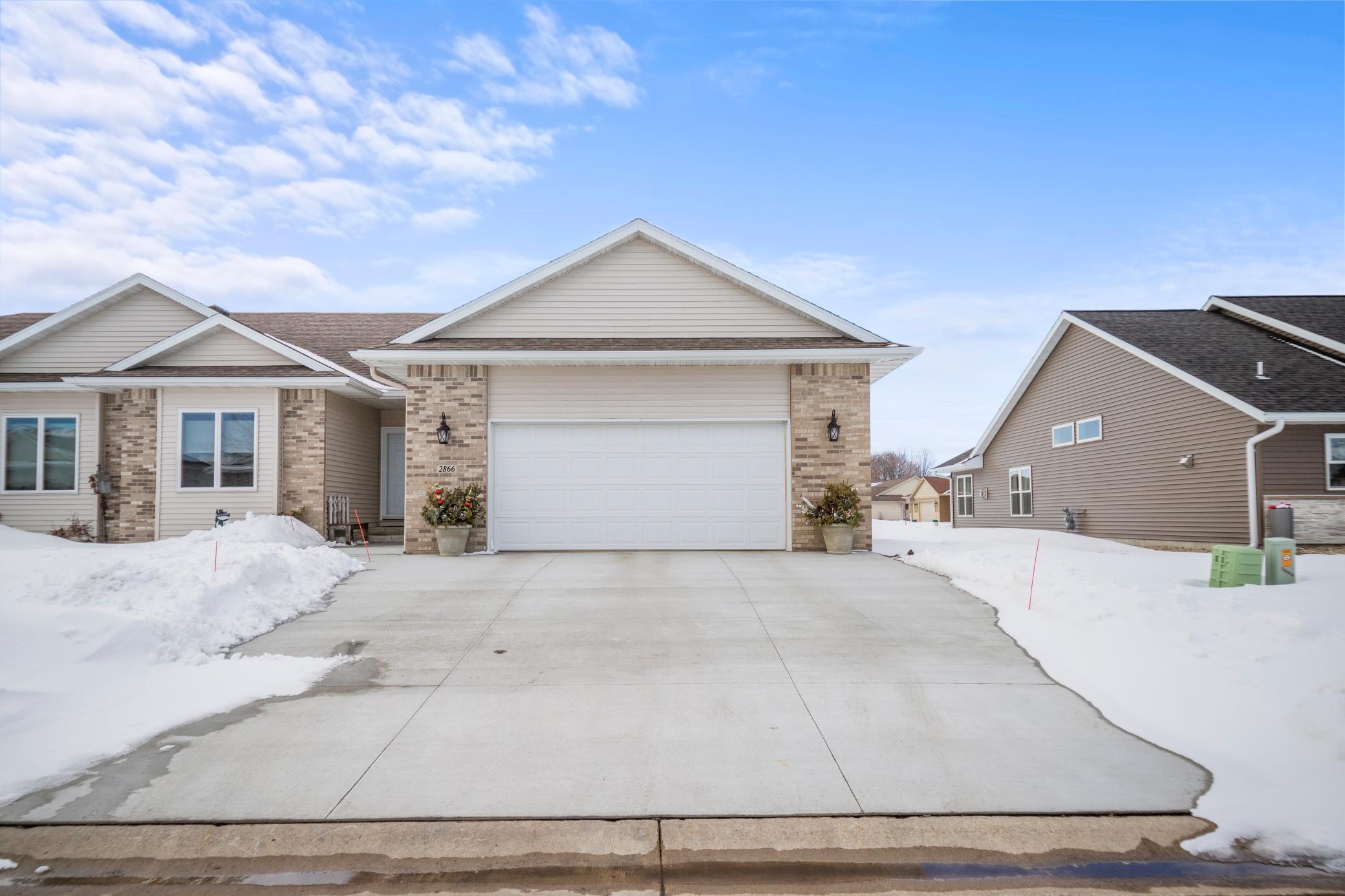 2866 Meadowview Lane NE
