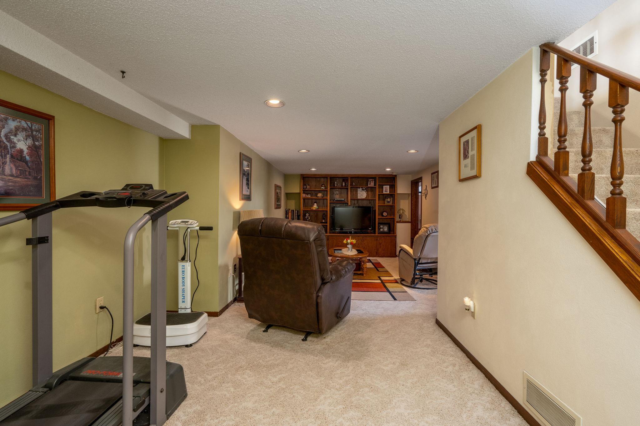 2420 Kenyon Road