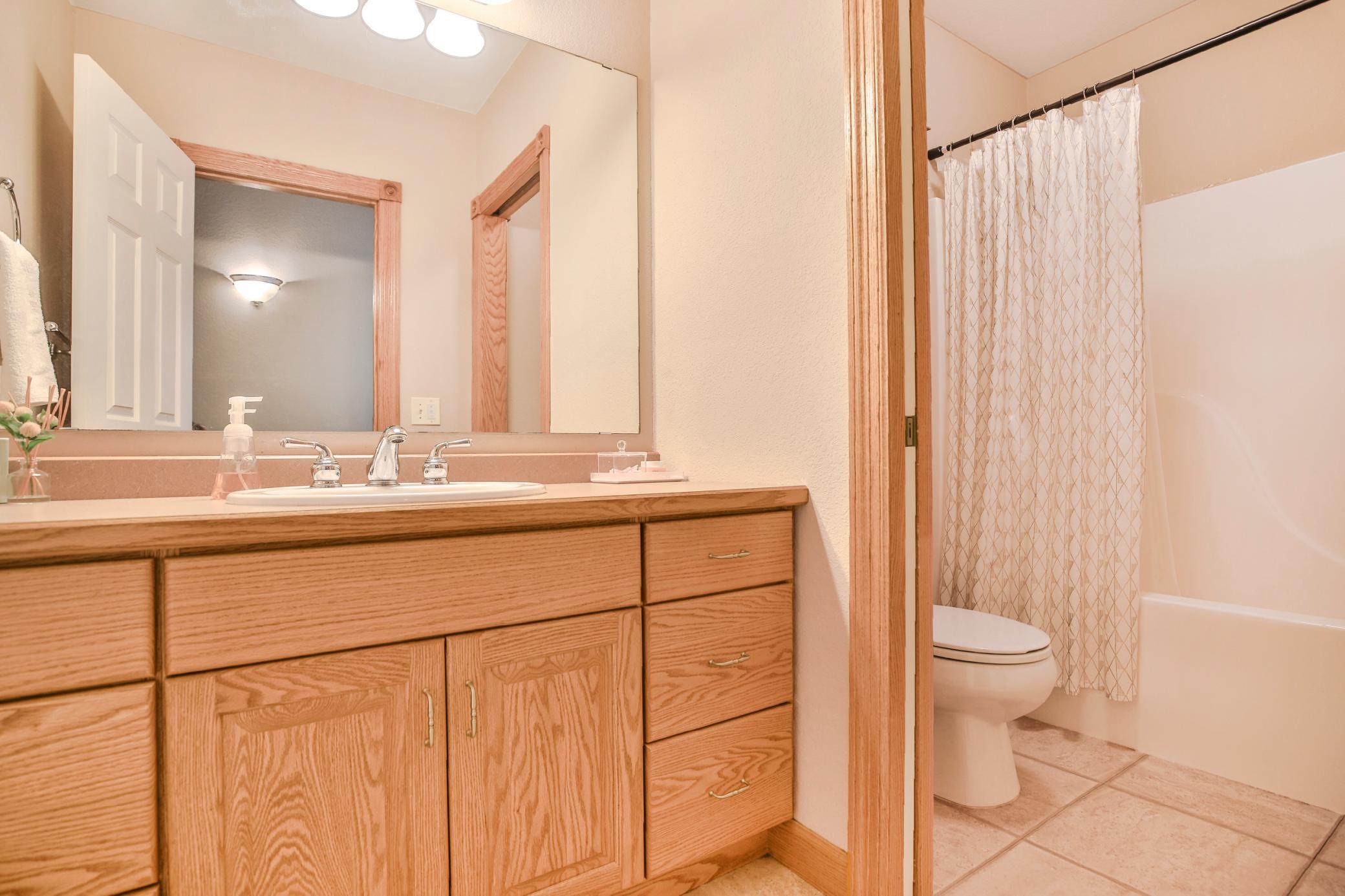 2169 Maple Leaf Lane NE