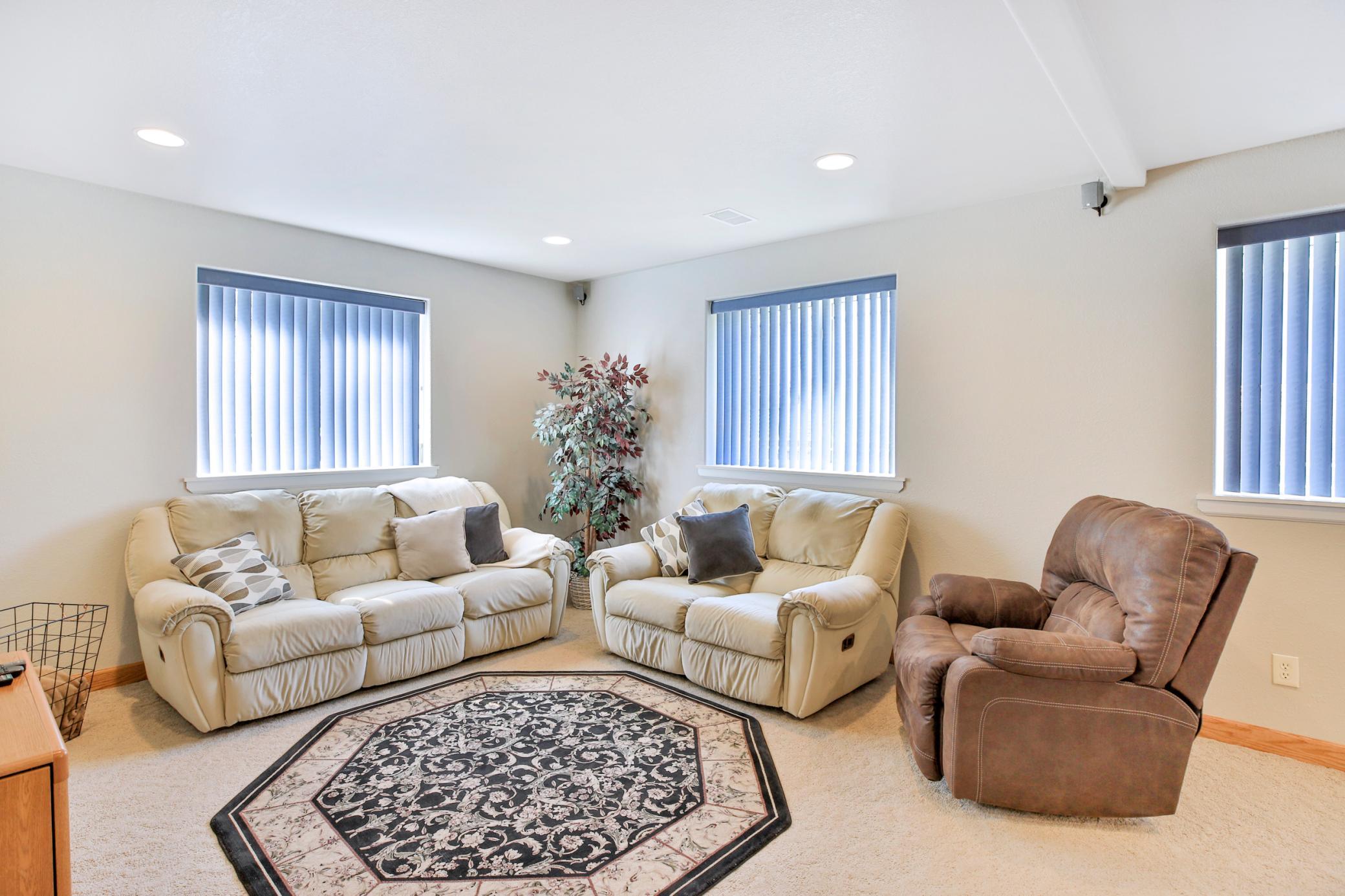 2169 Maple Leaf Lane NE