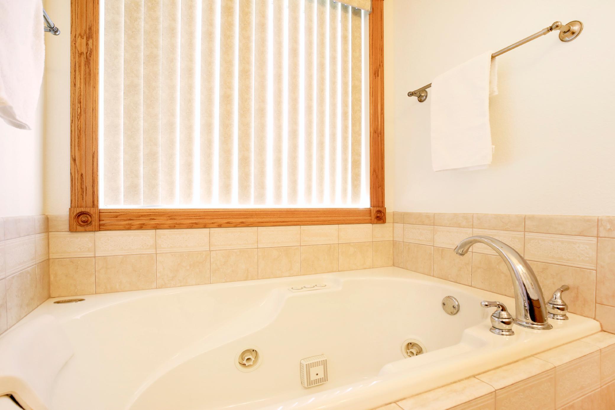 2169 Maple Leaf Lane NE