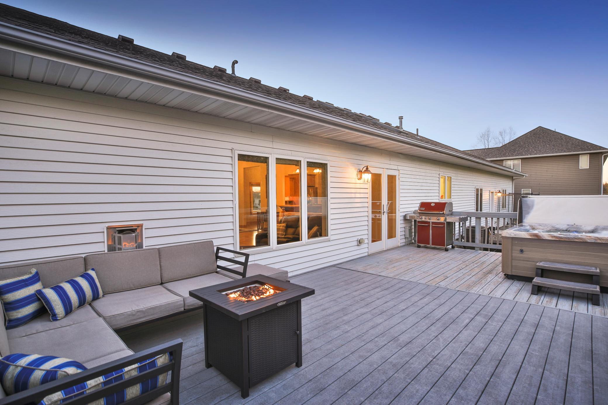 2169 Maple Leaf Lane NE