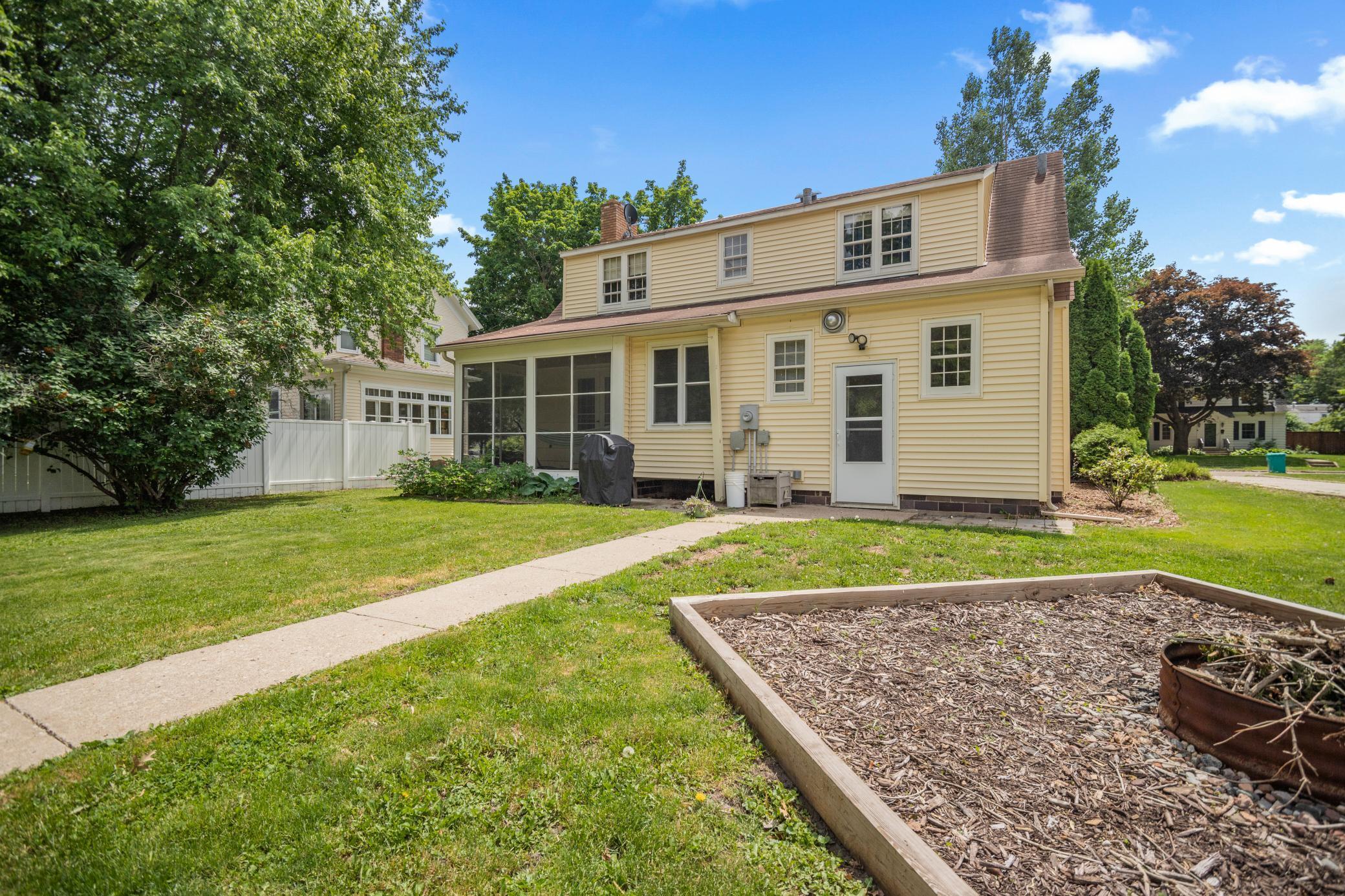 540 E Academy Street