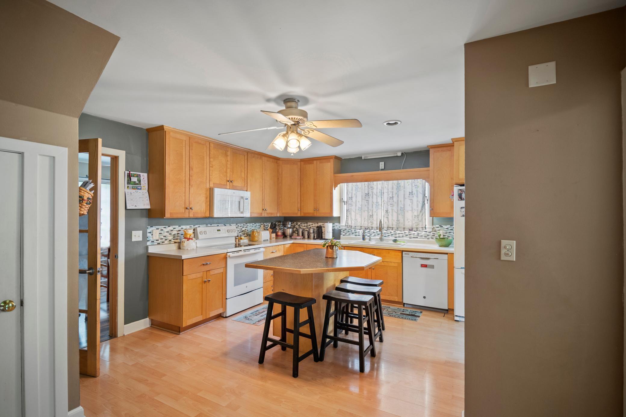 540 E Academy Street