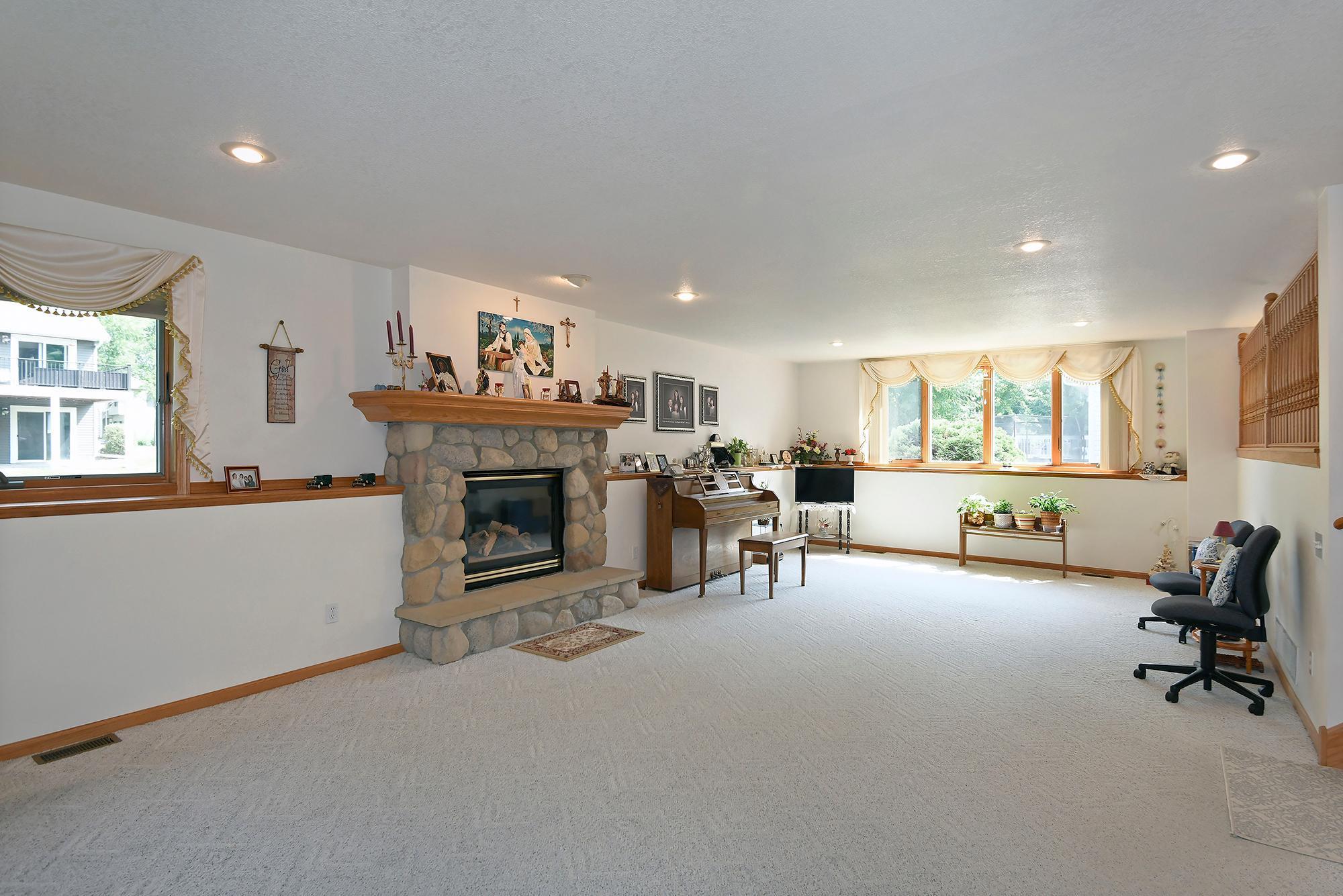 1424 Wildflower Lane NE