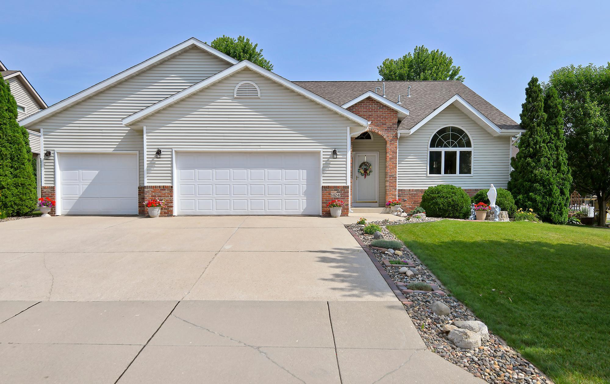 1424 Wildflower Lane NE