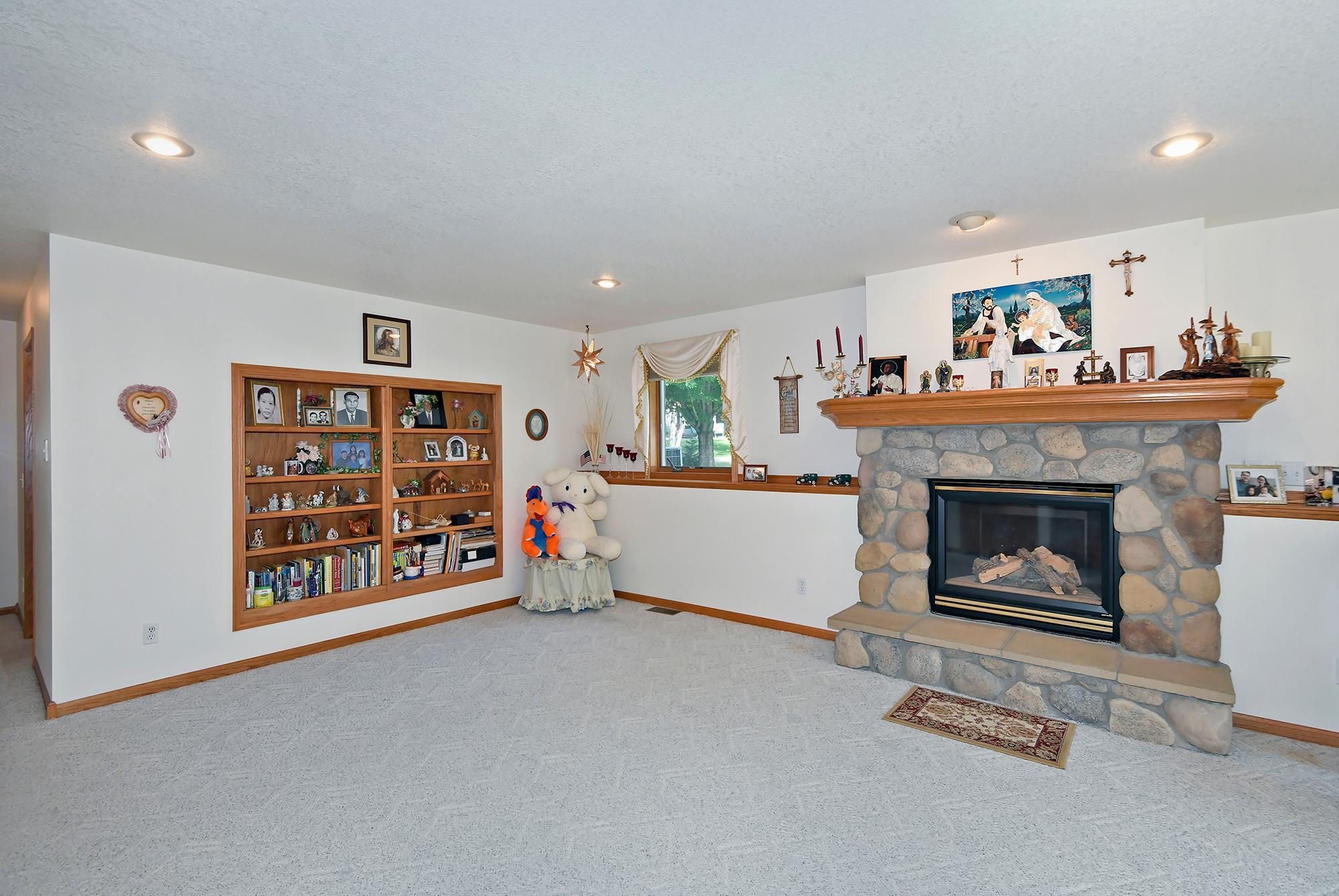 1424 Wildflower Lane NE