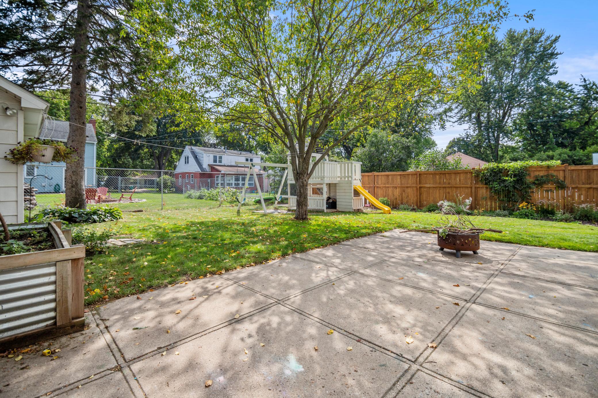 533 E Academy Street