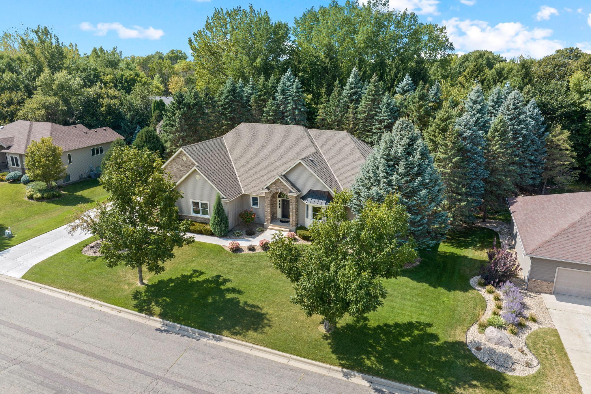 1910 Woodcrest Drive NE