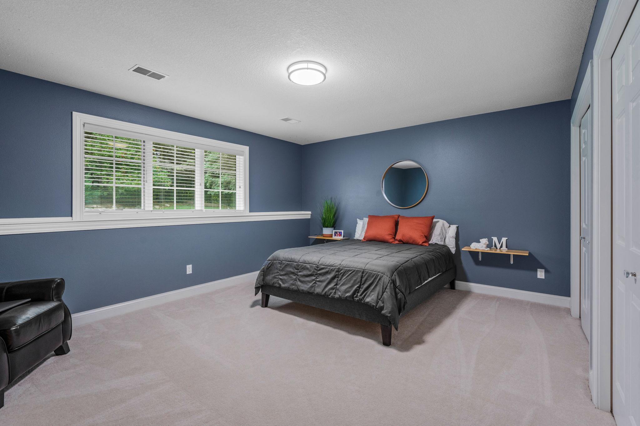 1910 Woodcrest Drive NE