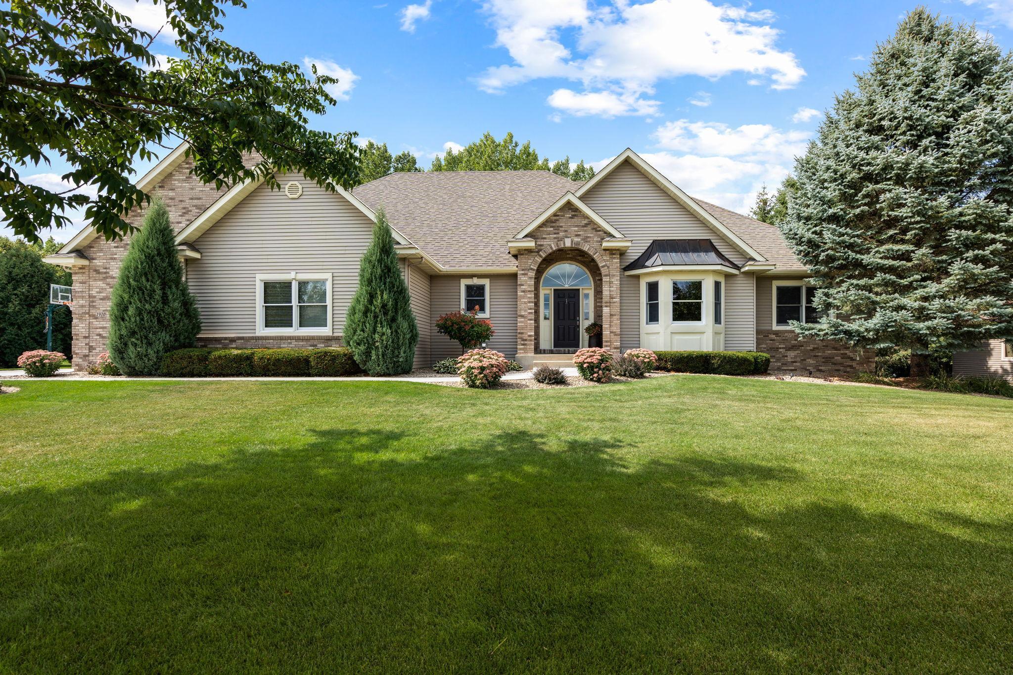 1910 Woodcrest Drive NE