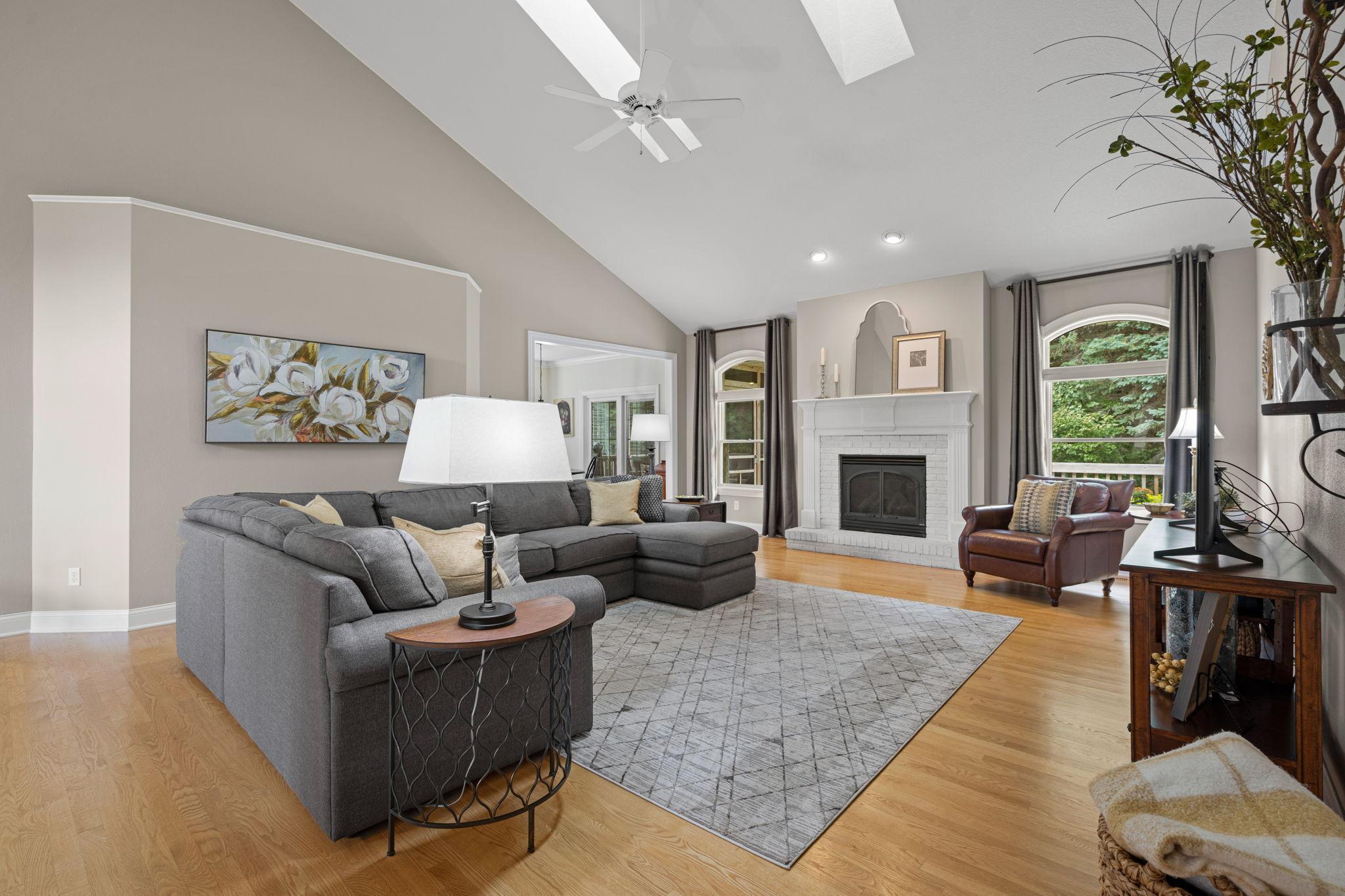 1910 Woodcrest Drive NE