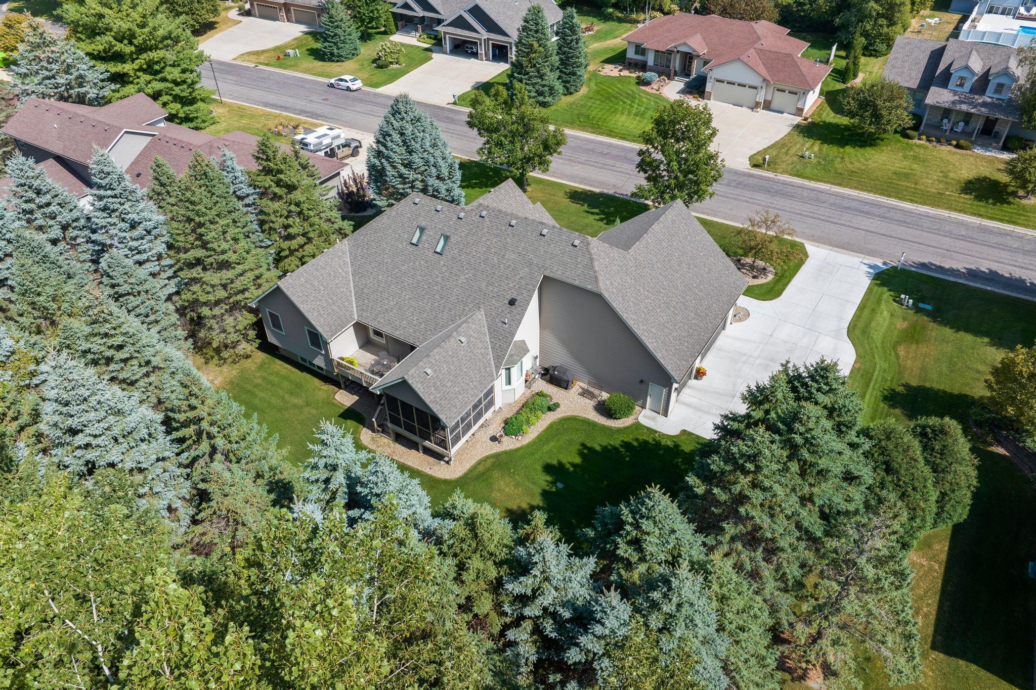 1910 Woodcrest Drive NE