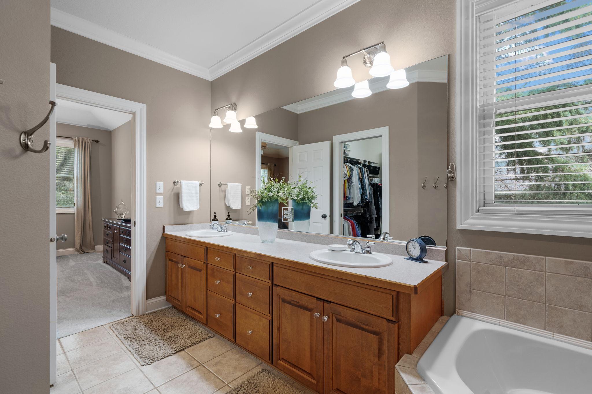 1910 Woodcrest Drive NE